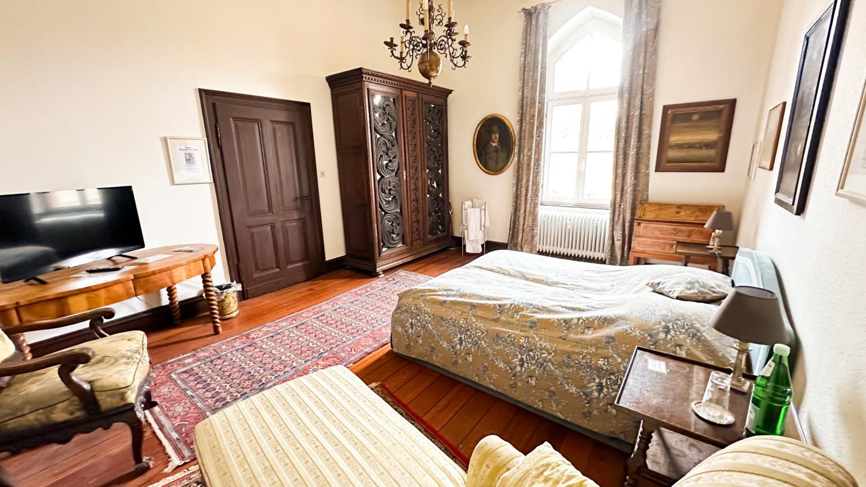 Double Room with Shared Bathroom photo 2