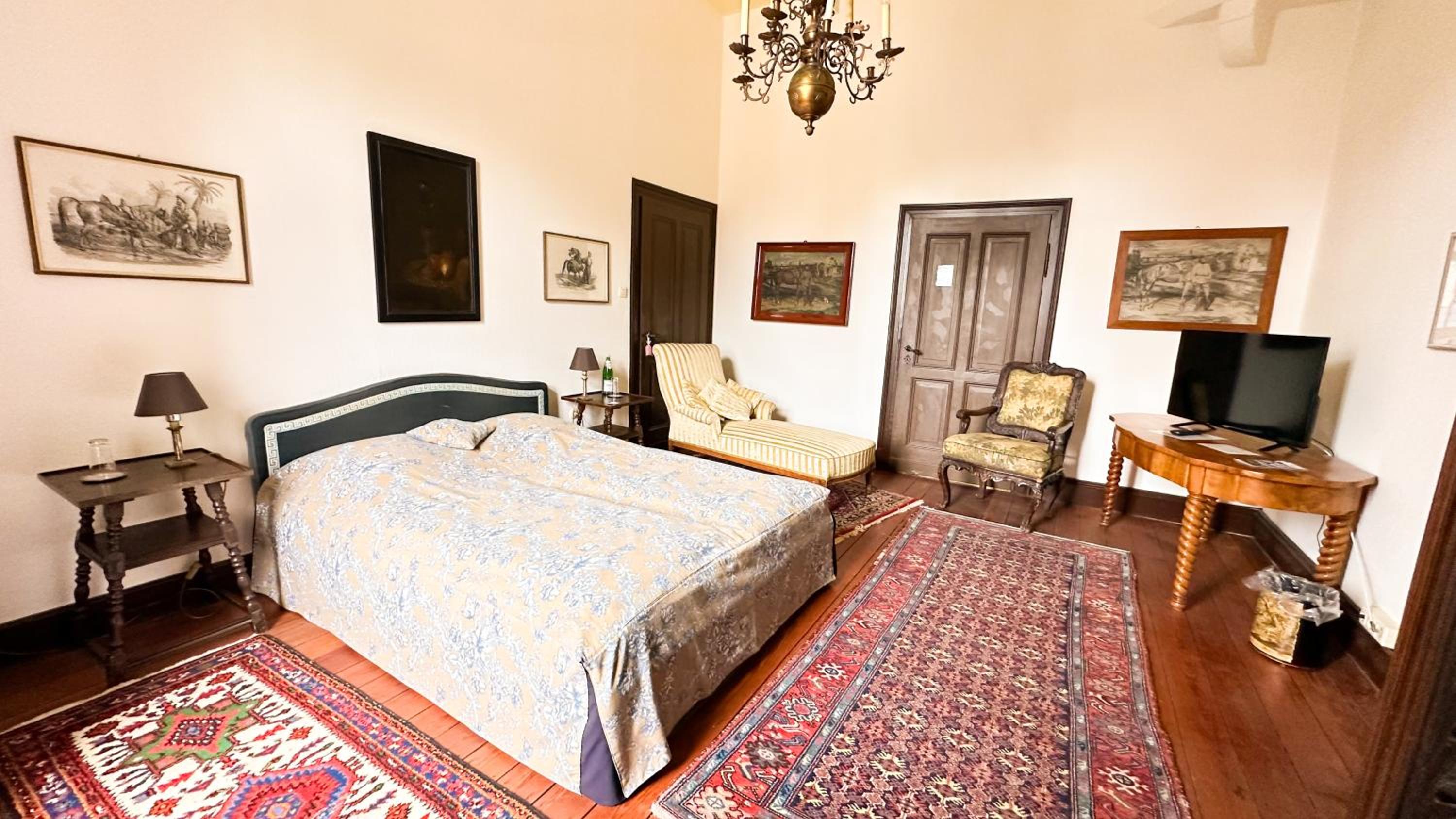 Double Room with Shared Bathroom photo 3