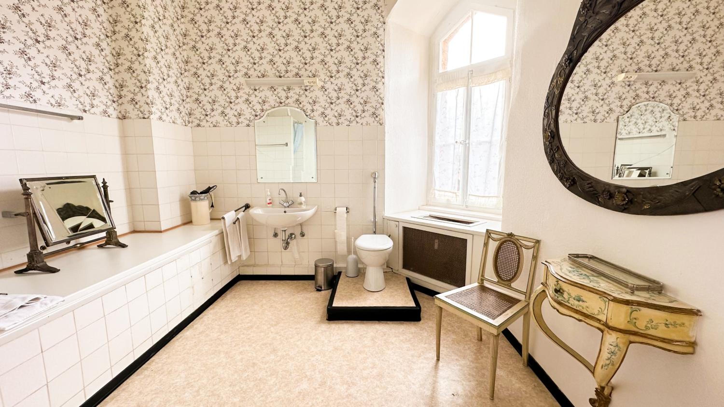 Double Room with Shared Bathroom photo 3