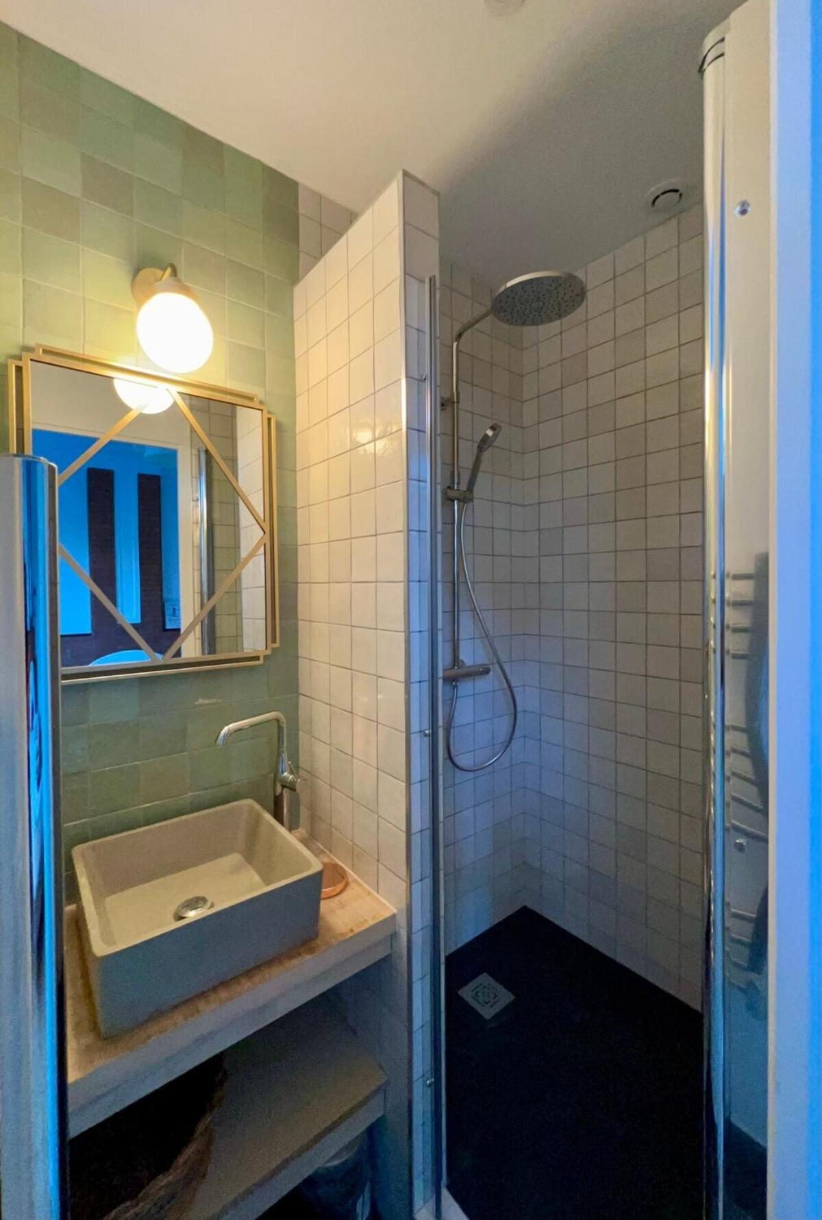Double Room with Private Bathroom - Photo 6