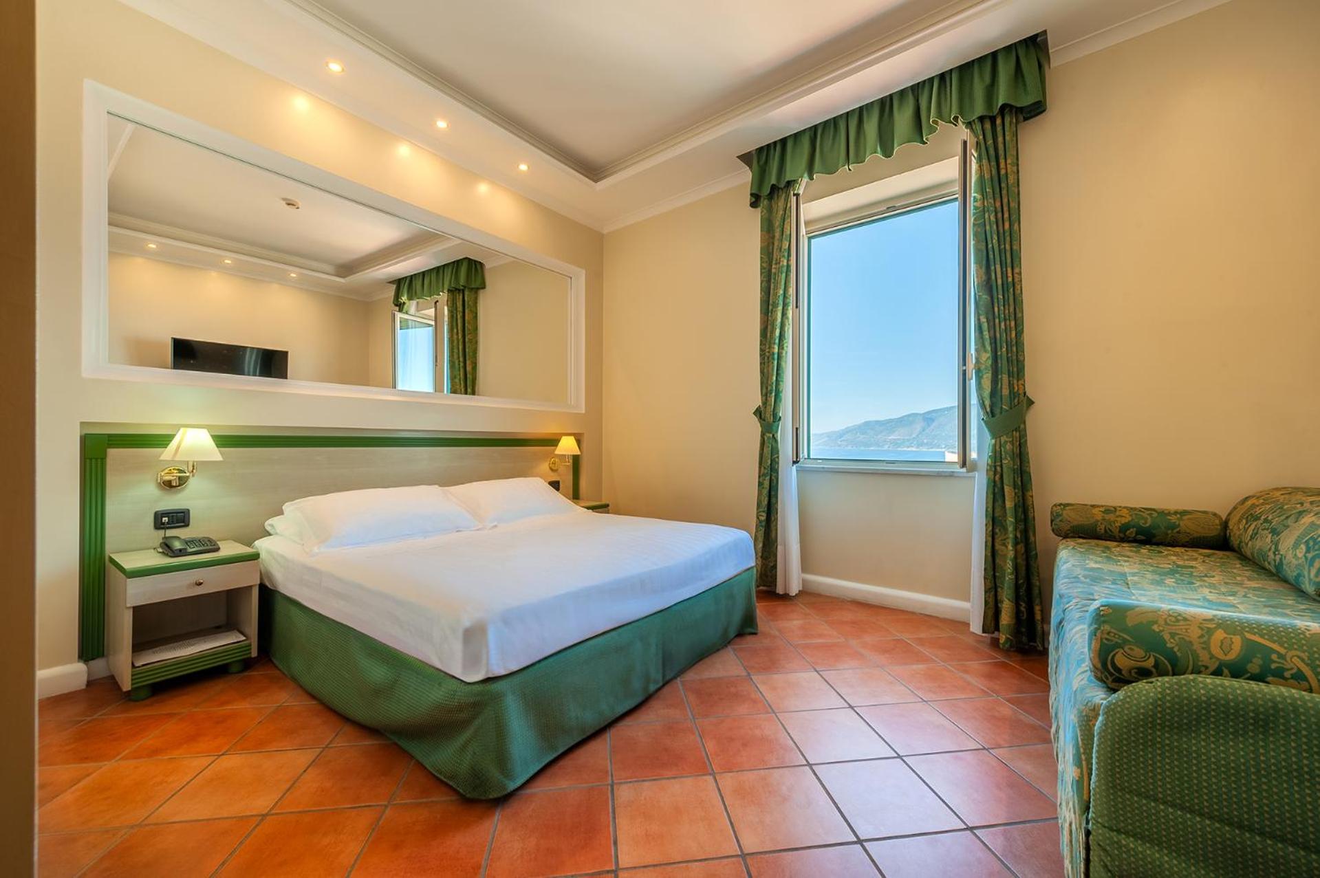 Classic King Room - Photo 3
