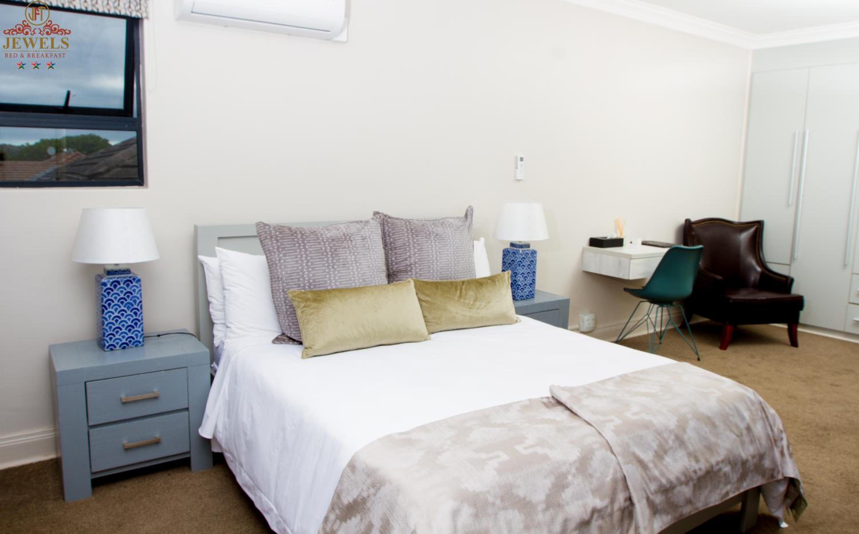 Deluxe Double Room with Balcony photo 1