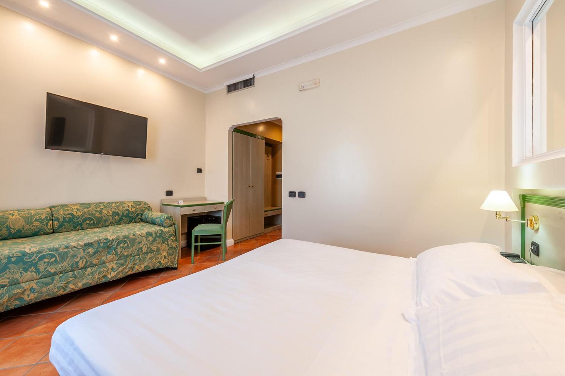 Classic King Room - Photo 2
