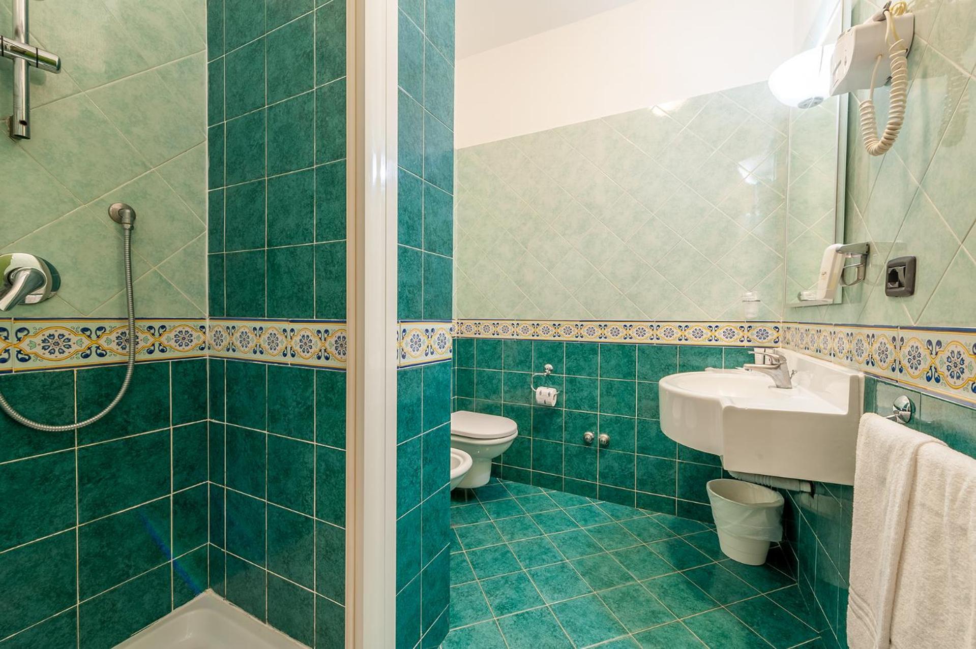 Classic King Room - Photo 4