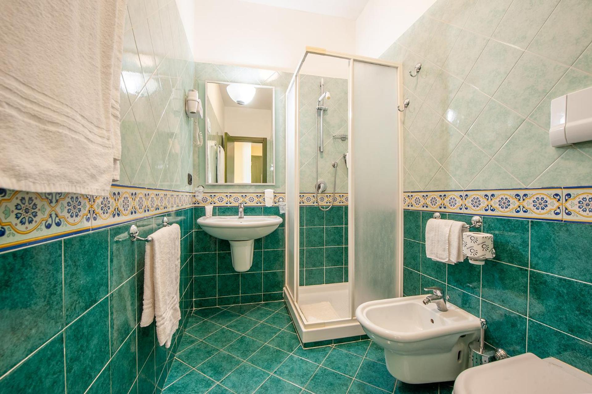 Superior King Room with Sea View - Photo 6
