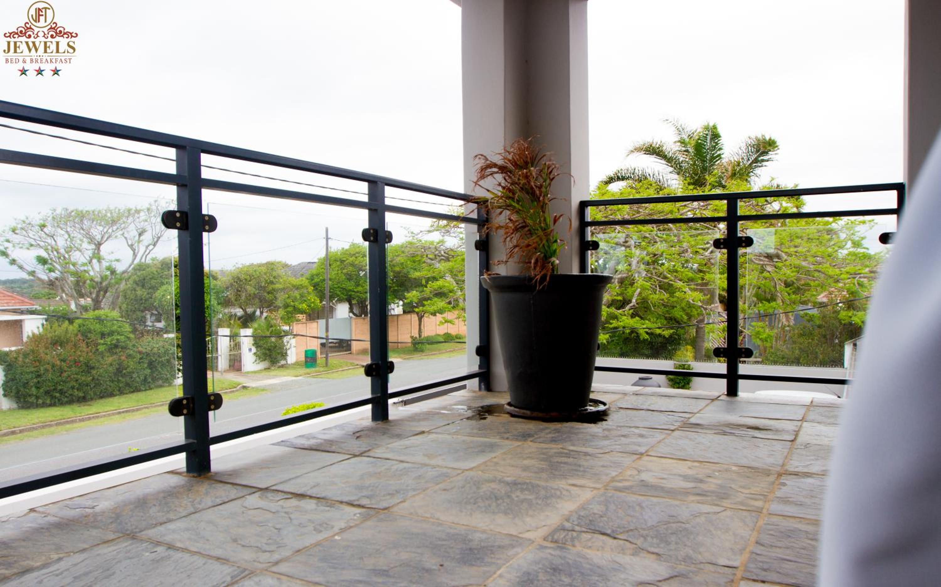 Deluxe Double Room with Balcony photo 3