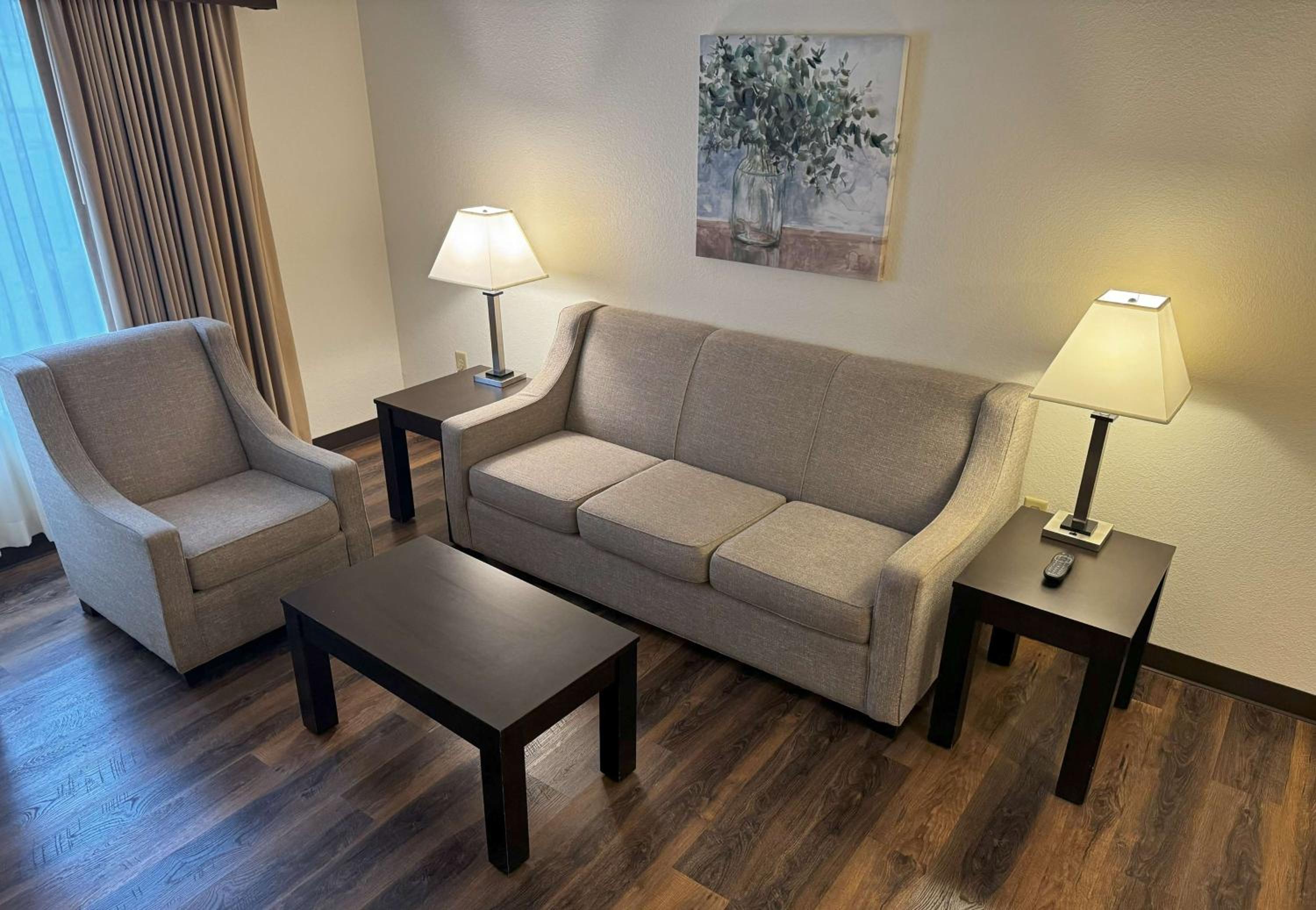 Queen Suite with Two Queen Beds photo 1
