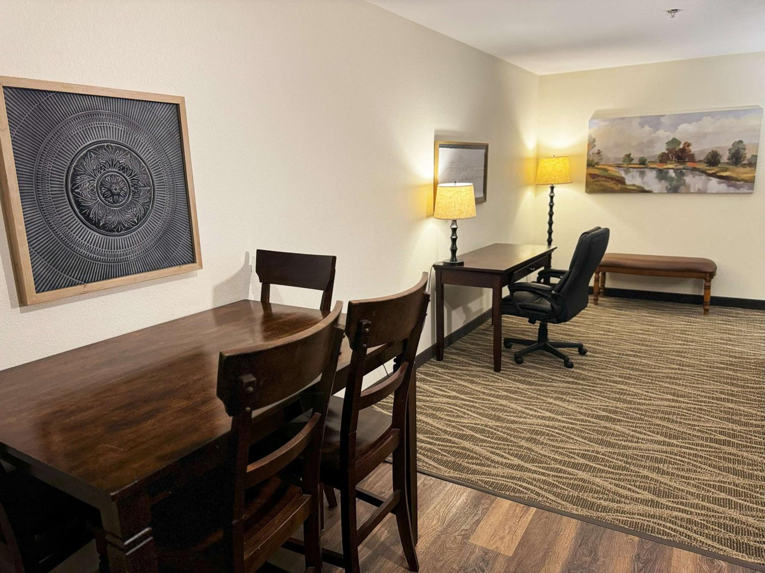 Suite with Two Queen Beds and Sofa Bed - Non-Smoking - Photo 4