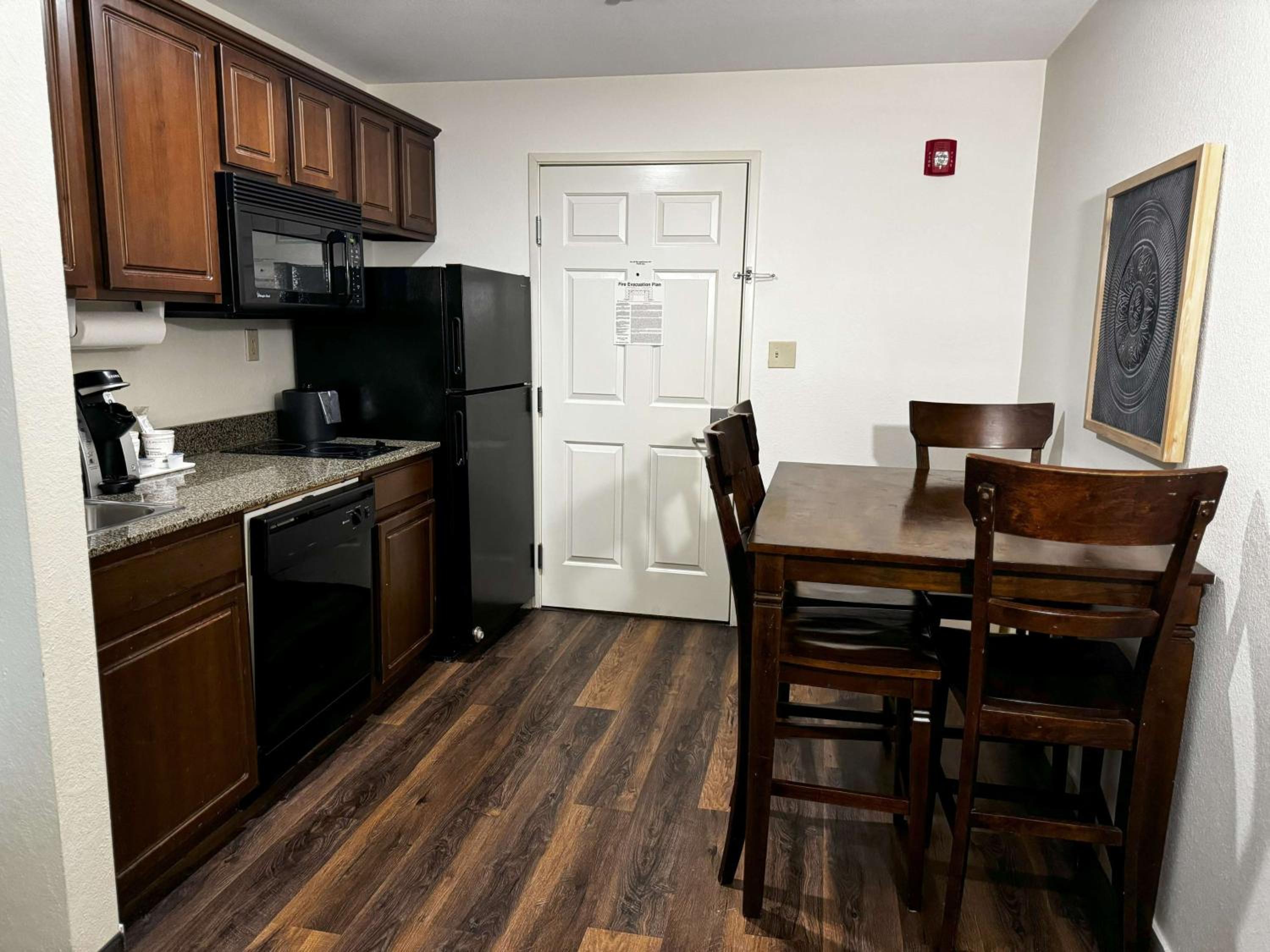 Deluxe Queen Room - Disability Access/Non-Smoking - Photo 2