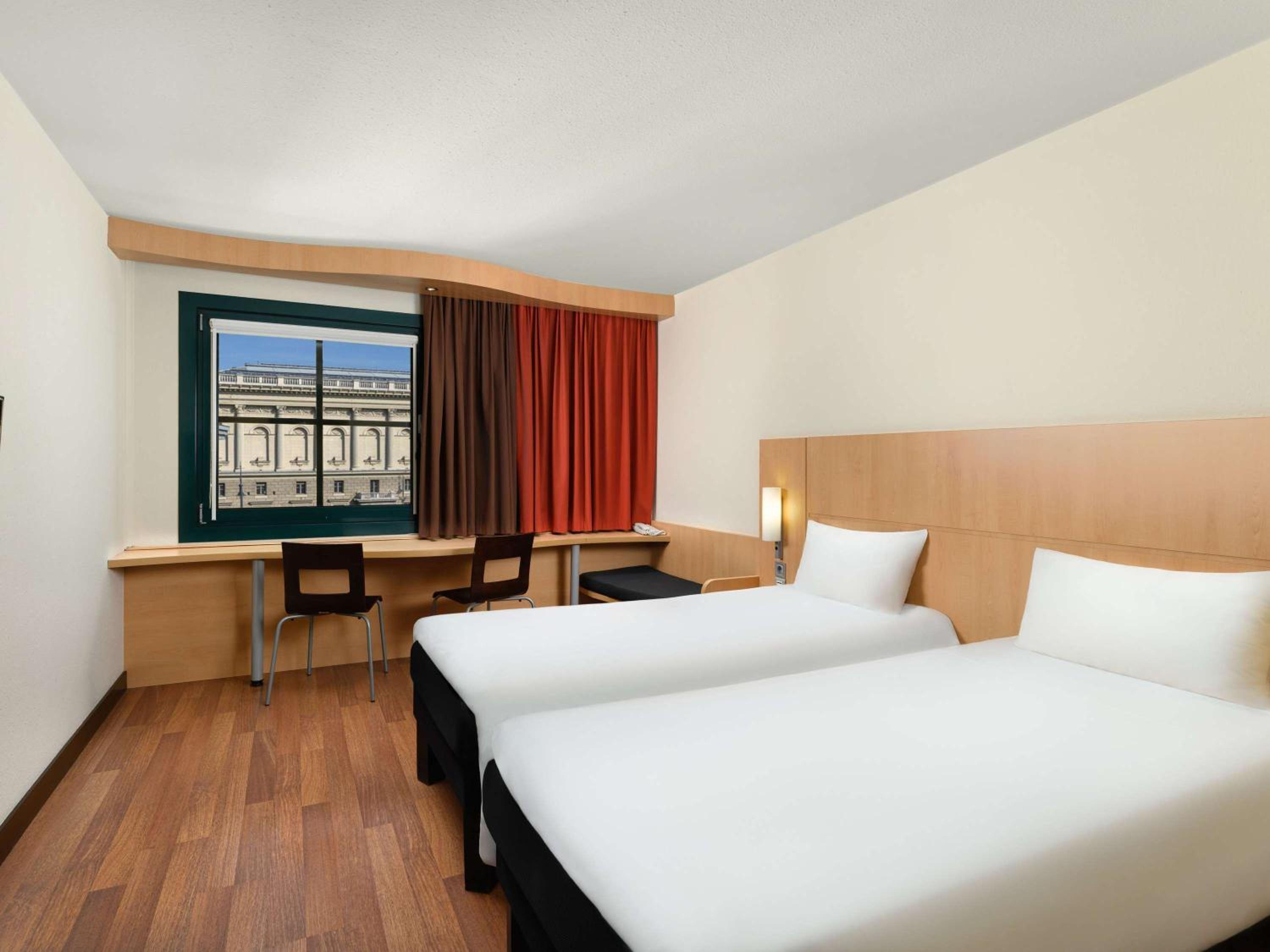 Standard Twin Room - Photo 4