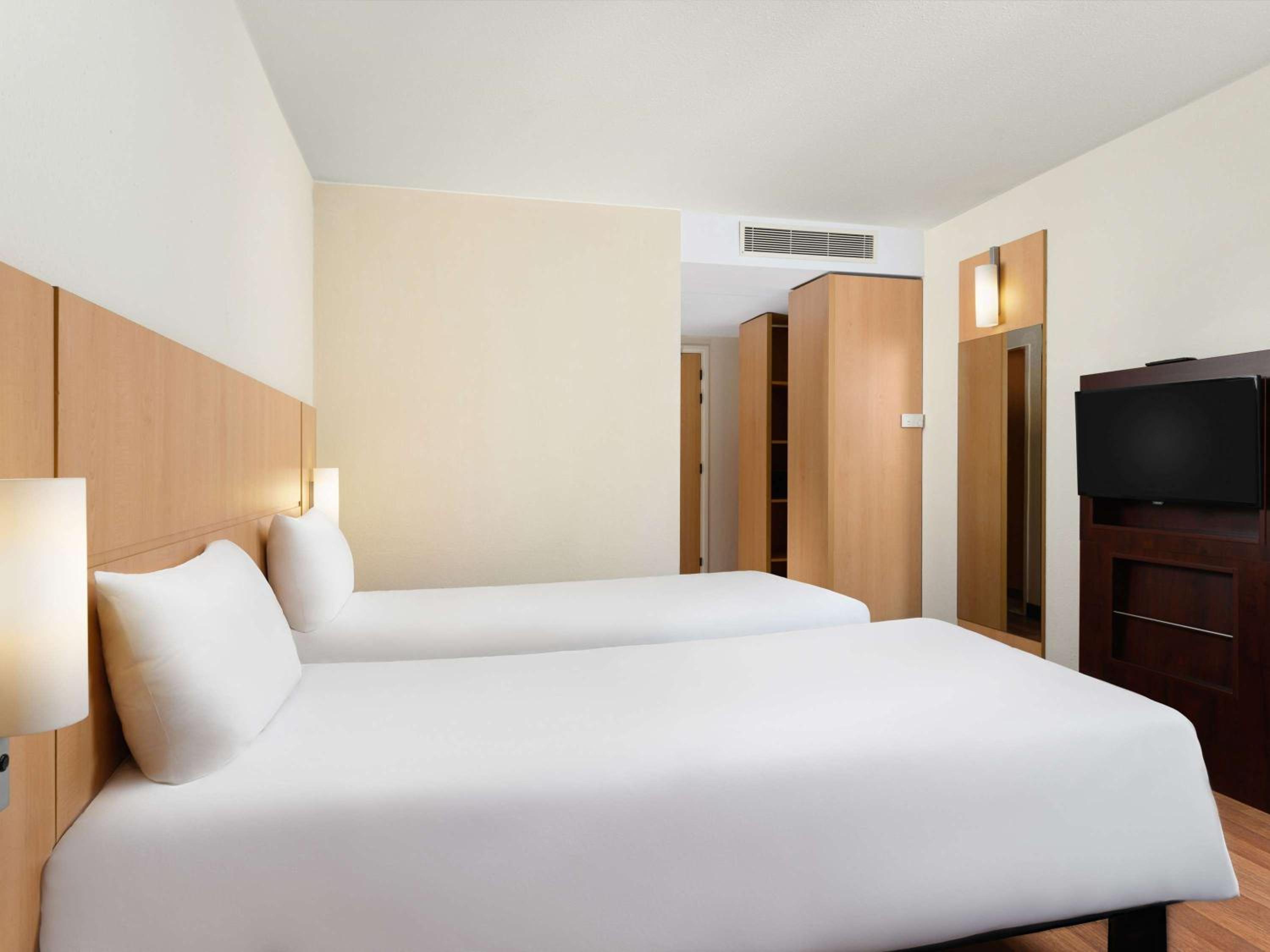Standard Twin Room - Photo 5