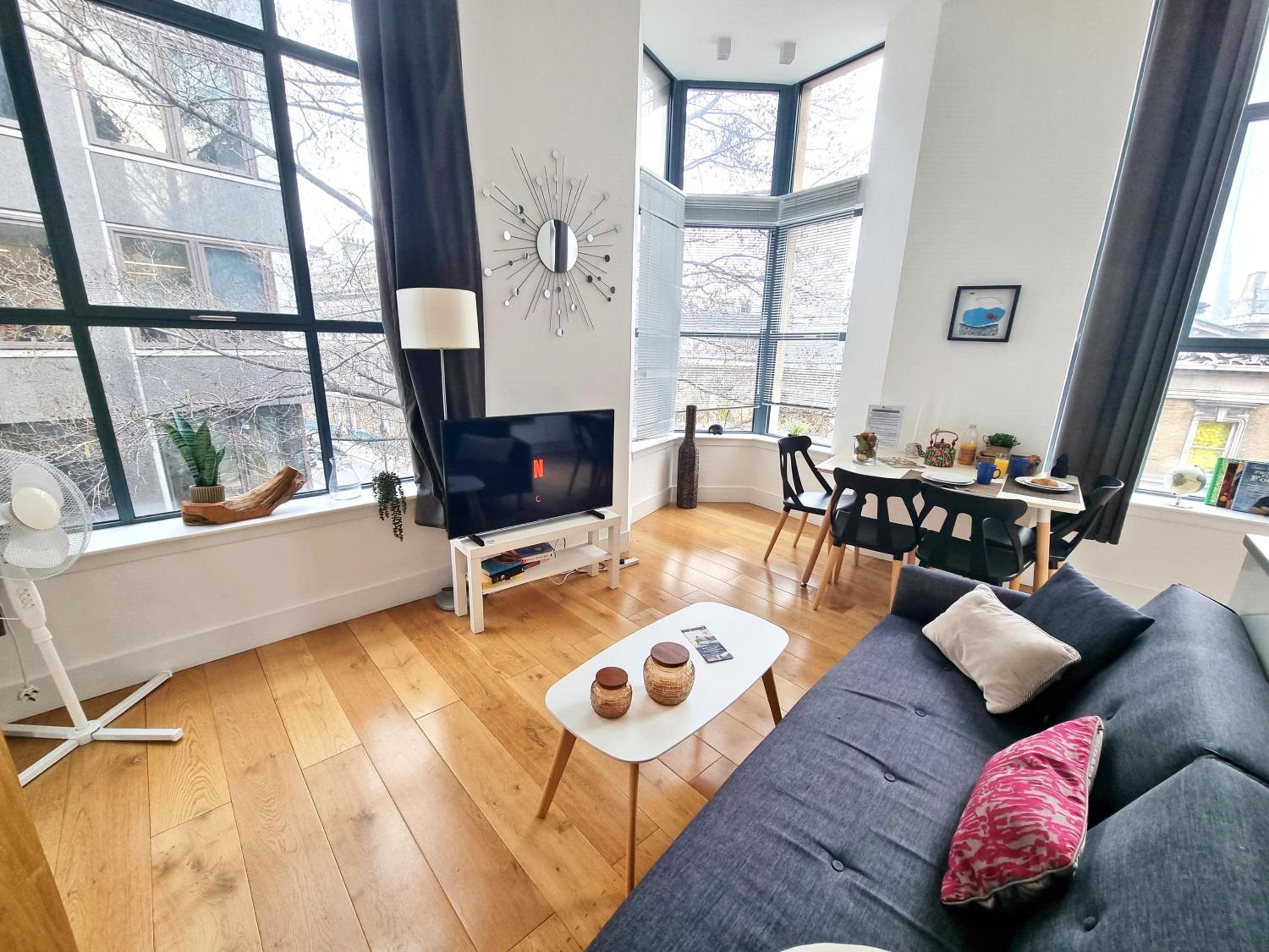 One-Bedroom Apartment photo 1