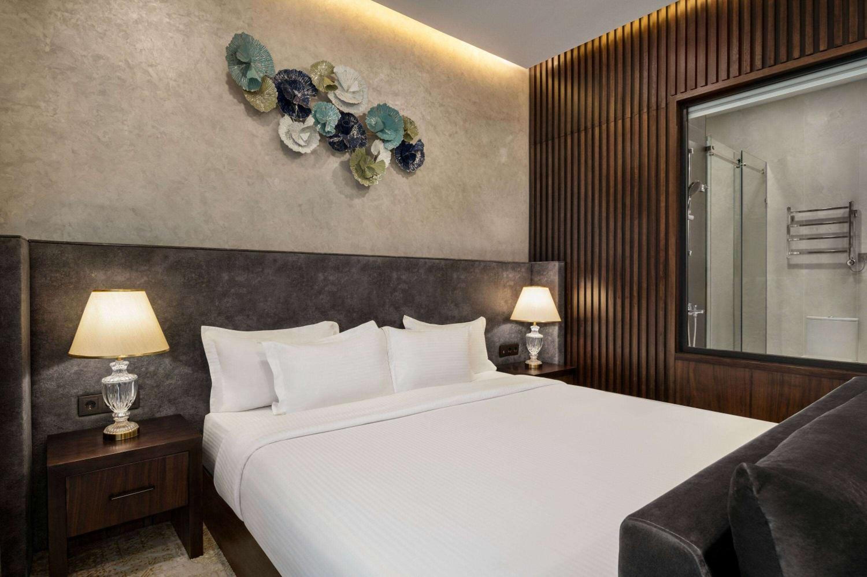 Deluxe King Room - Photo 1