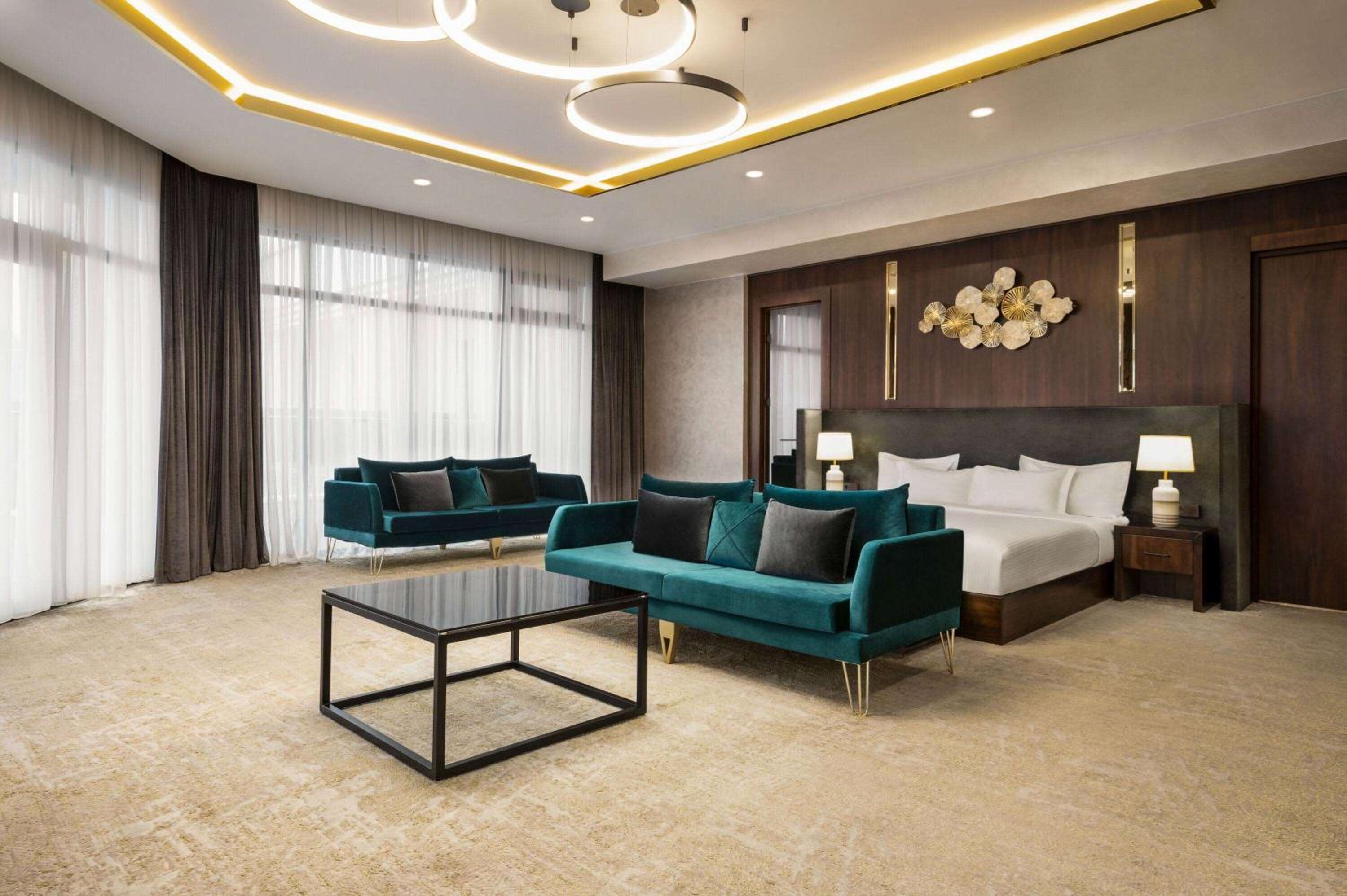 Executive Suite - Photo 2