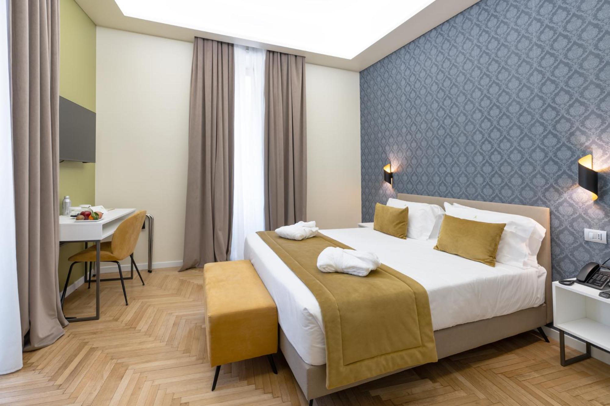 Deluxe Double Room thumbnail 6