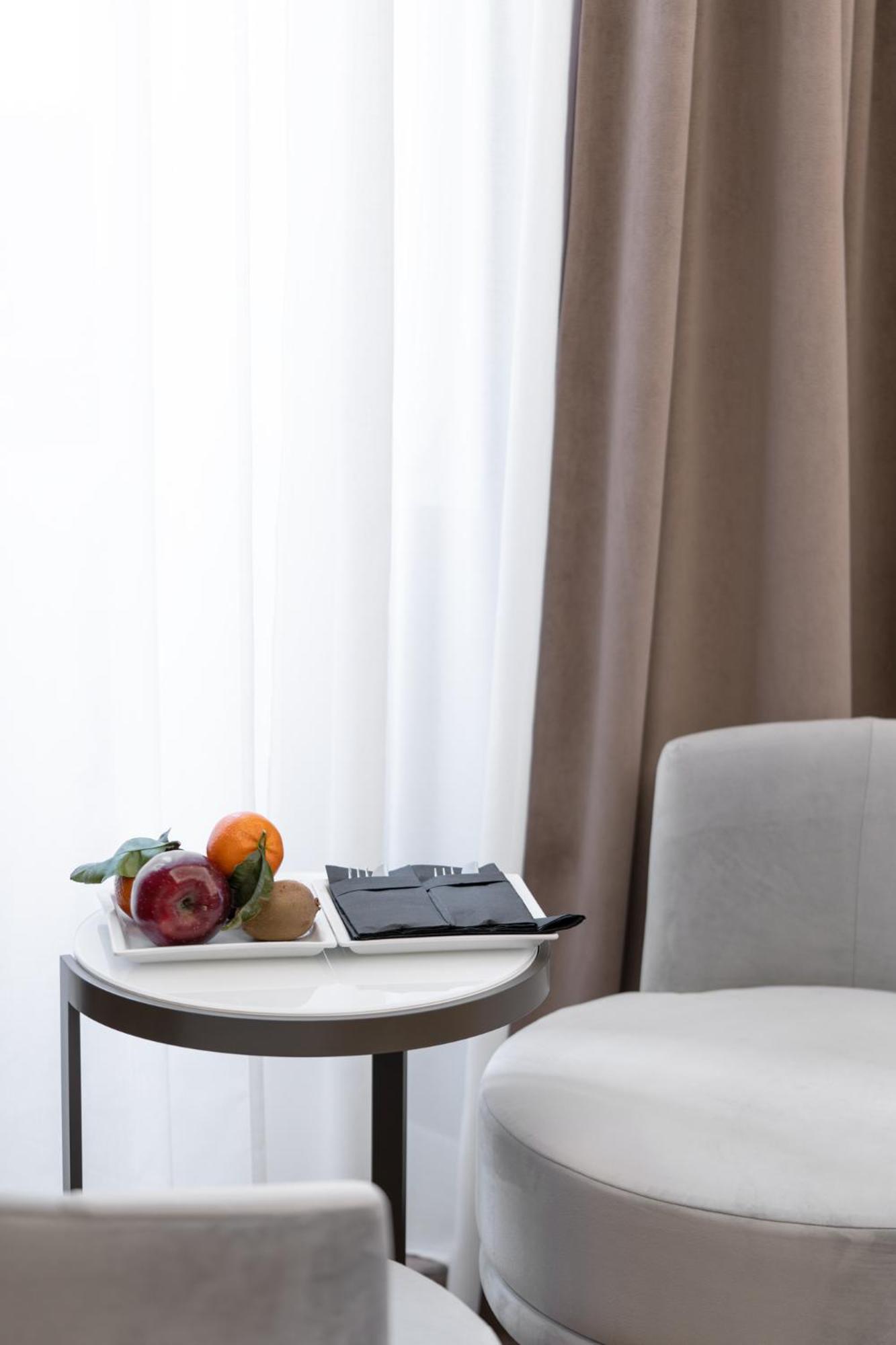 Deluxe Double Room thumbnail 5