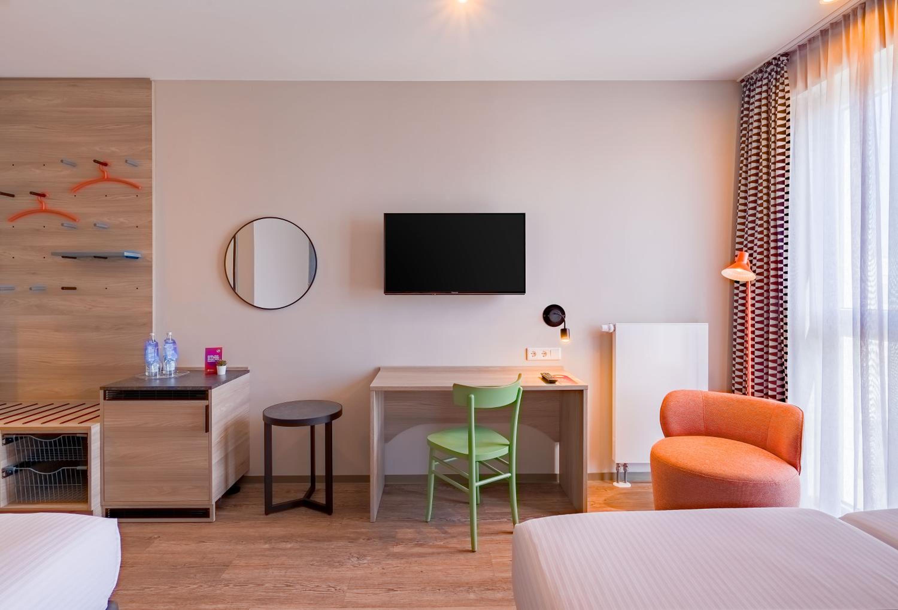 Deluxe Double Room with One Double Bed - Photo 10