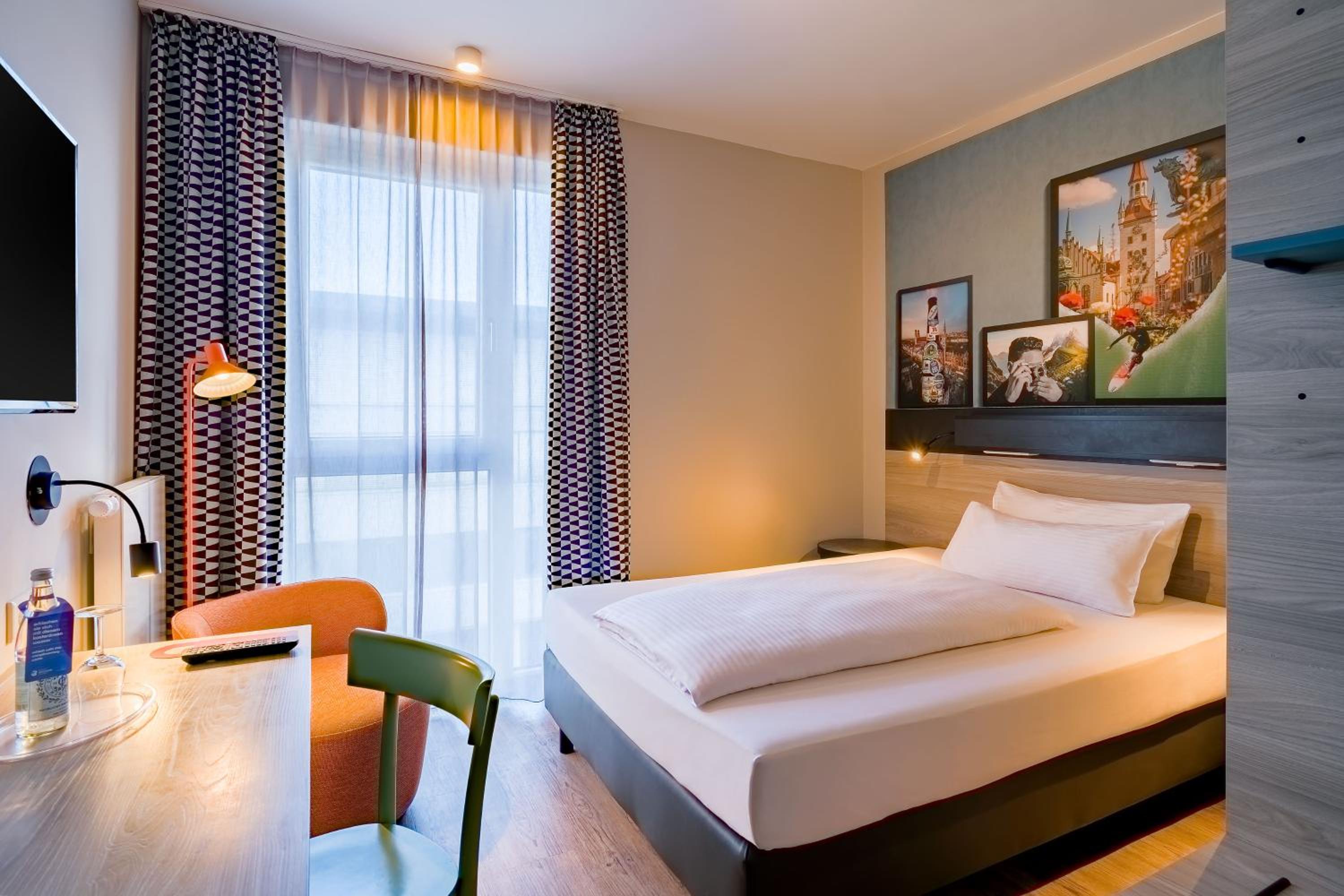 Deluxe Double Room with One Double Bed - Photo 1