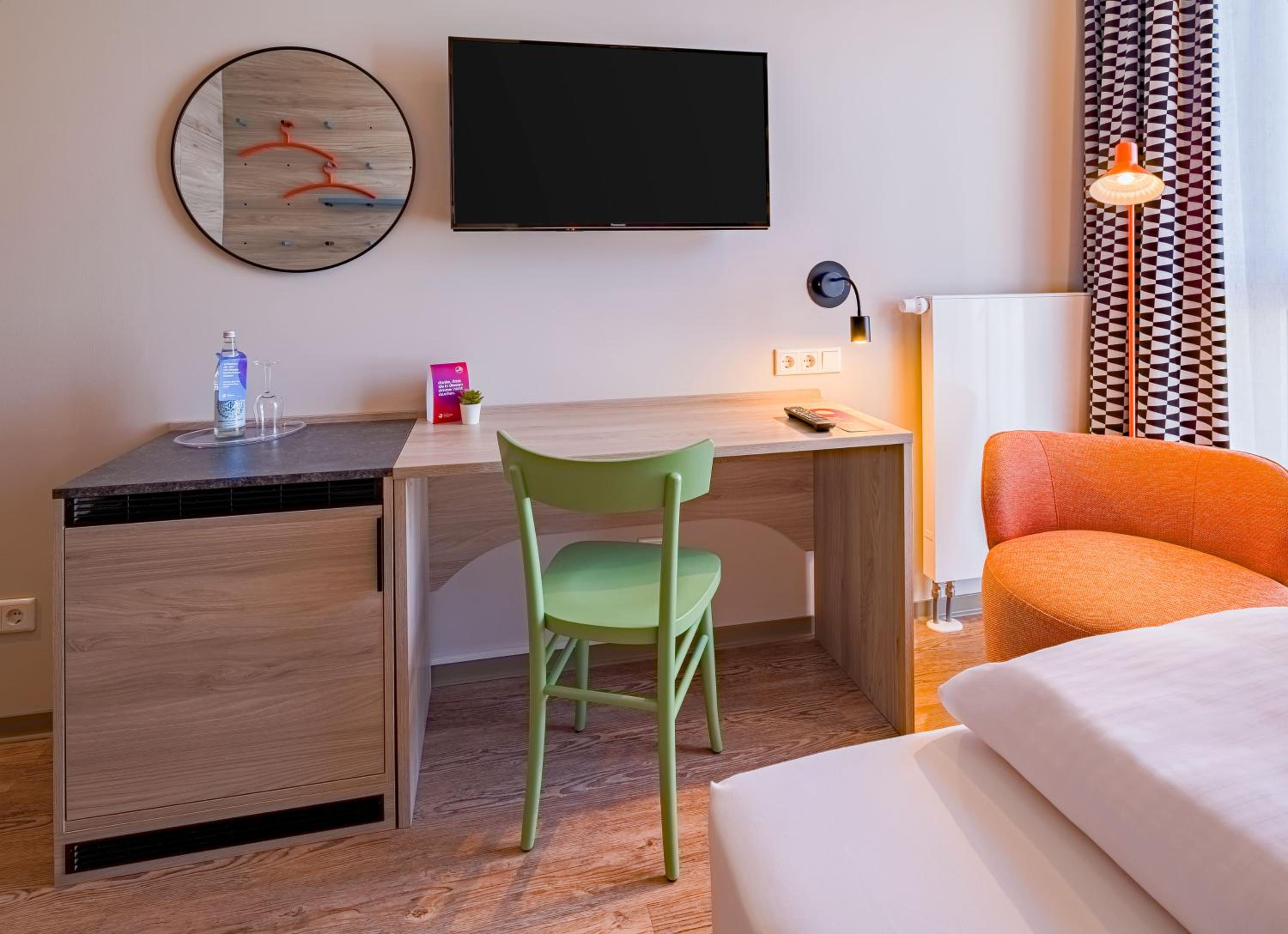 Deluxe Double Room with One Double Bed - Photo 5