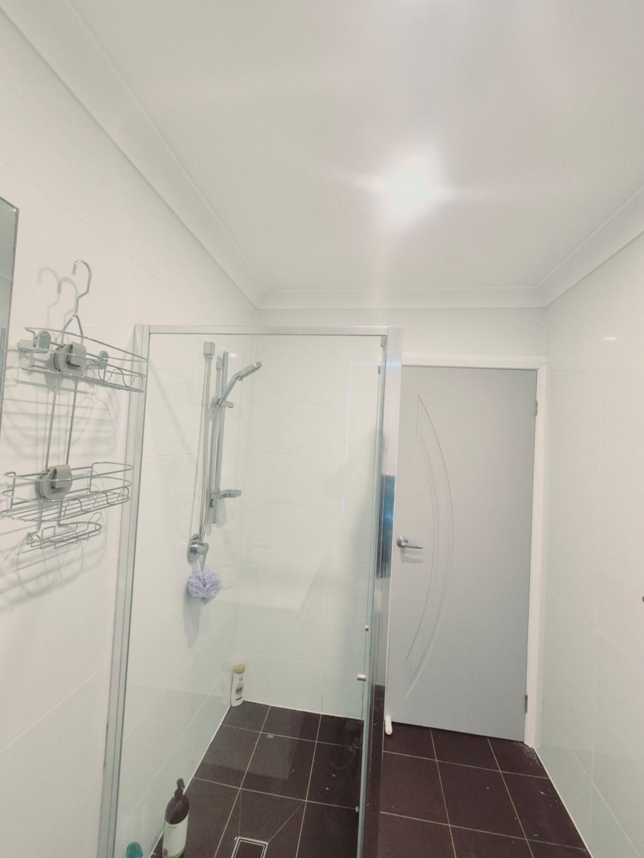 Queen Room with Shared Bathroom photo 2