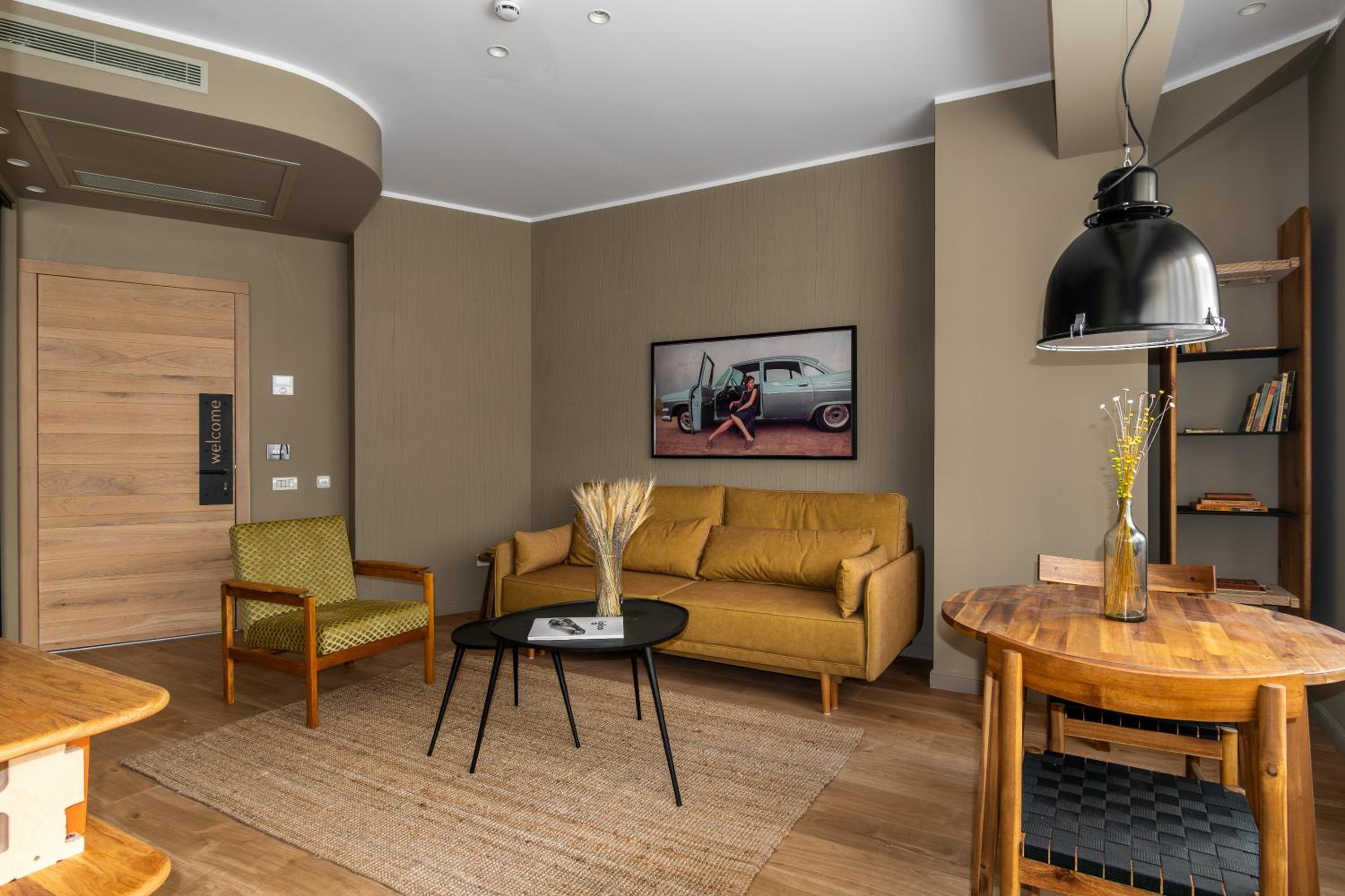 One-Bedroom Apartment photo 2