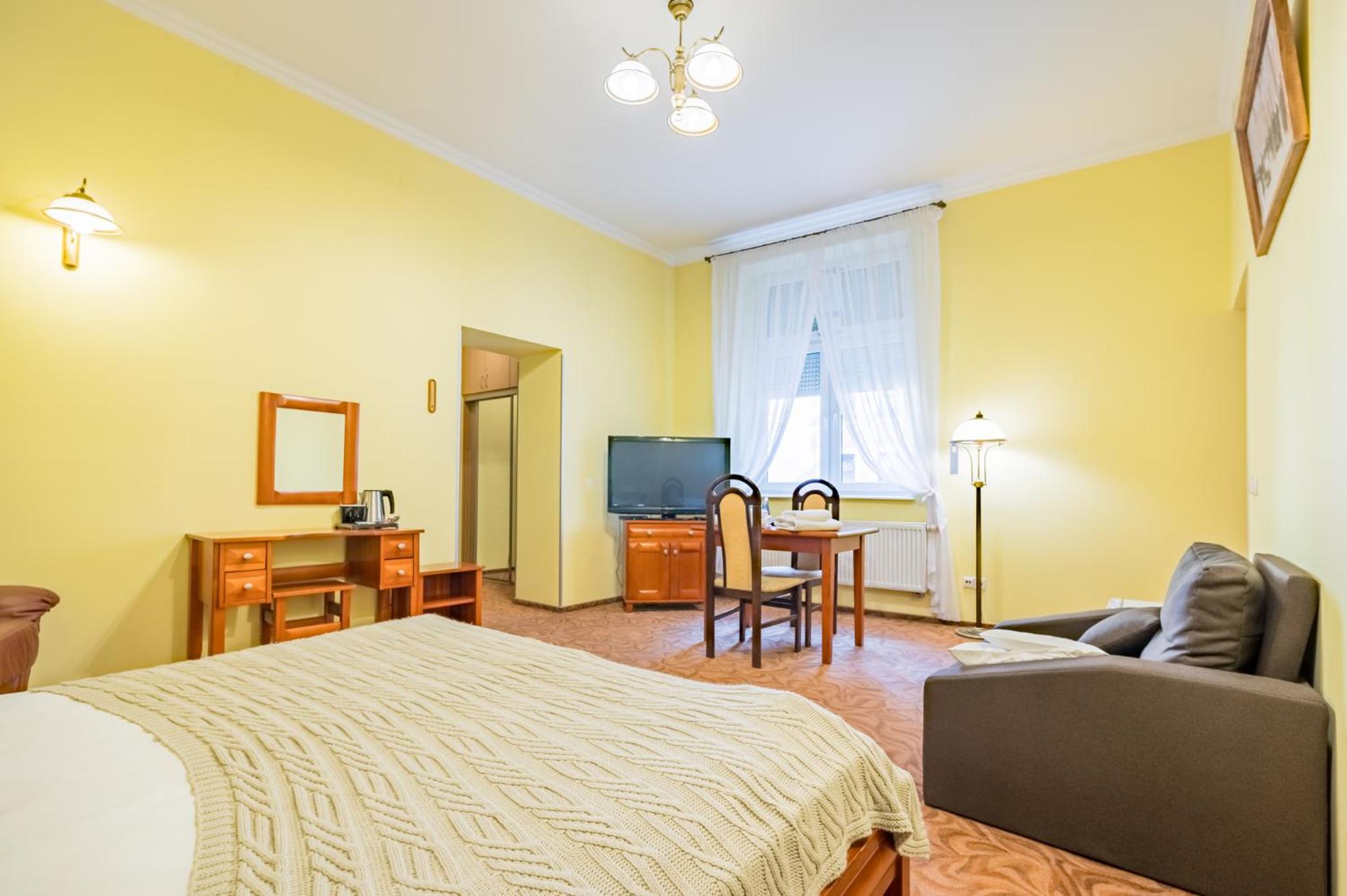 Basic Triple Room photo 3