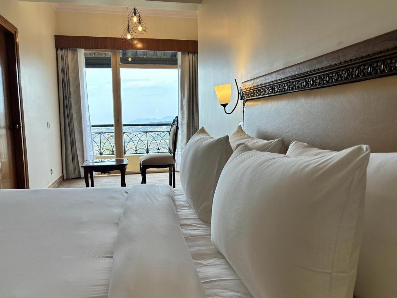 Standard King Room photo 3
