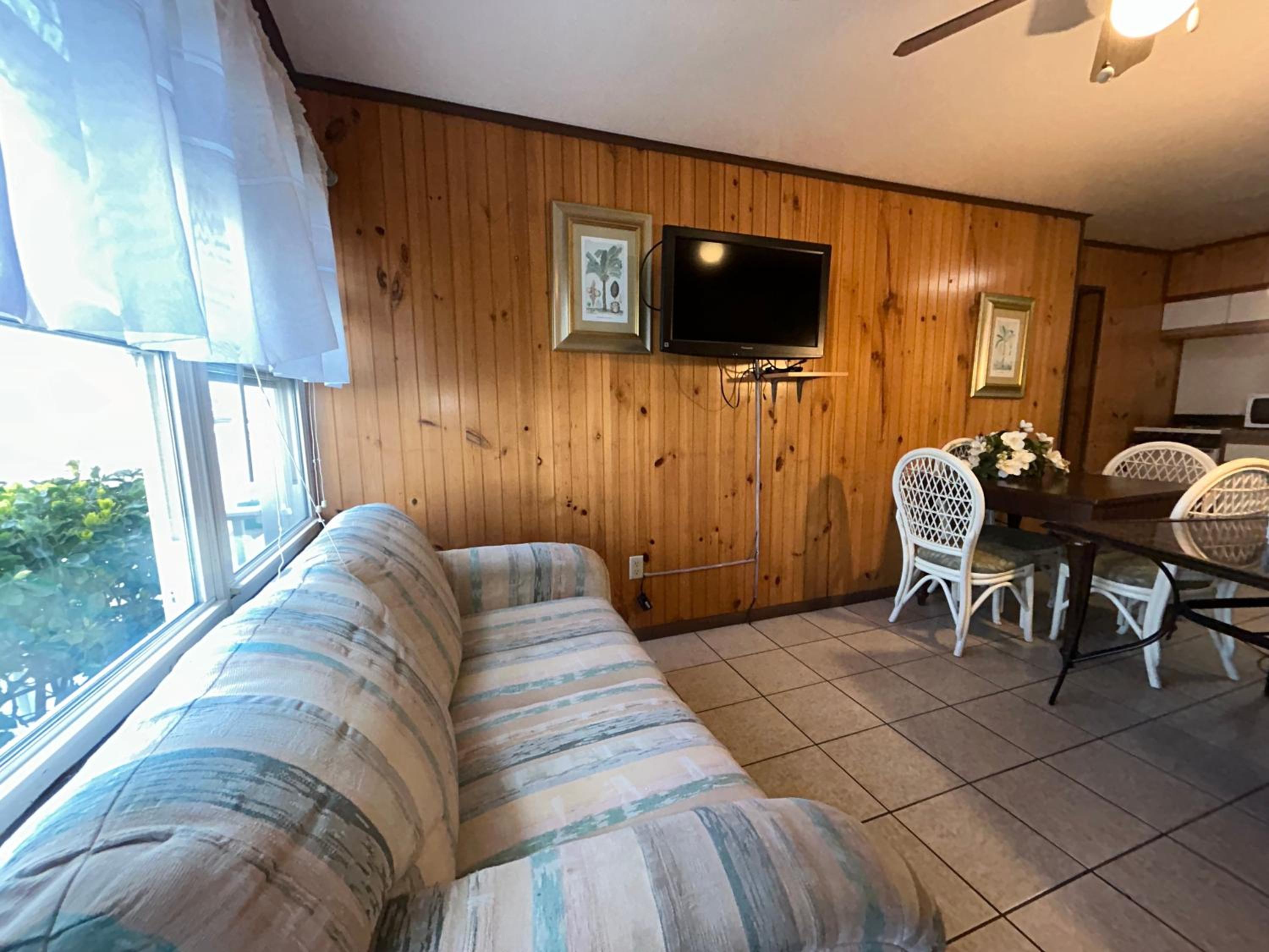 Two bedroom, One Bathroom Apartment, Balcony, City View - Photo 14