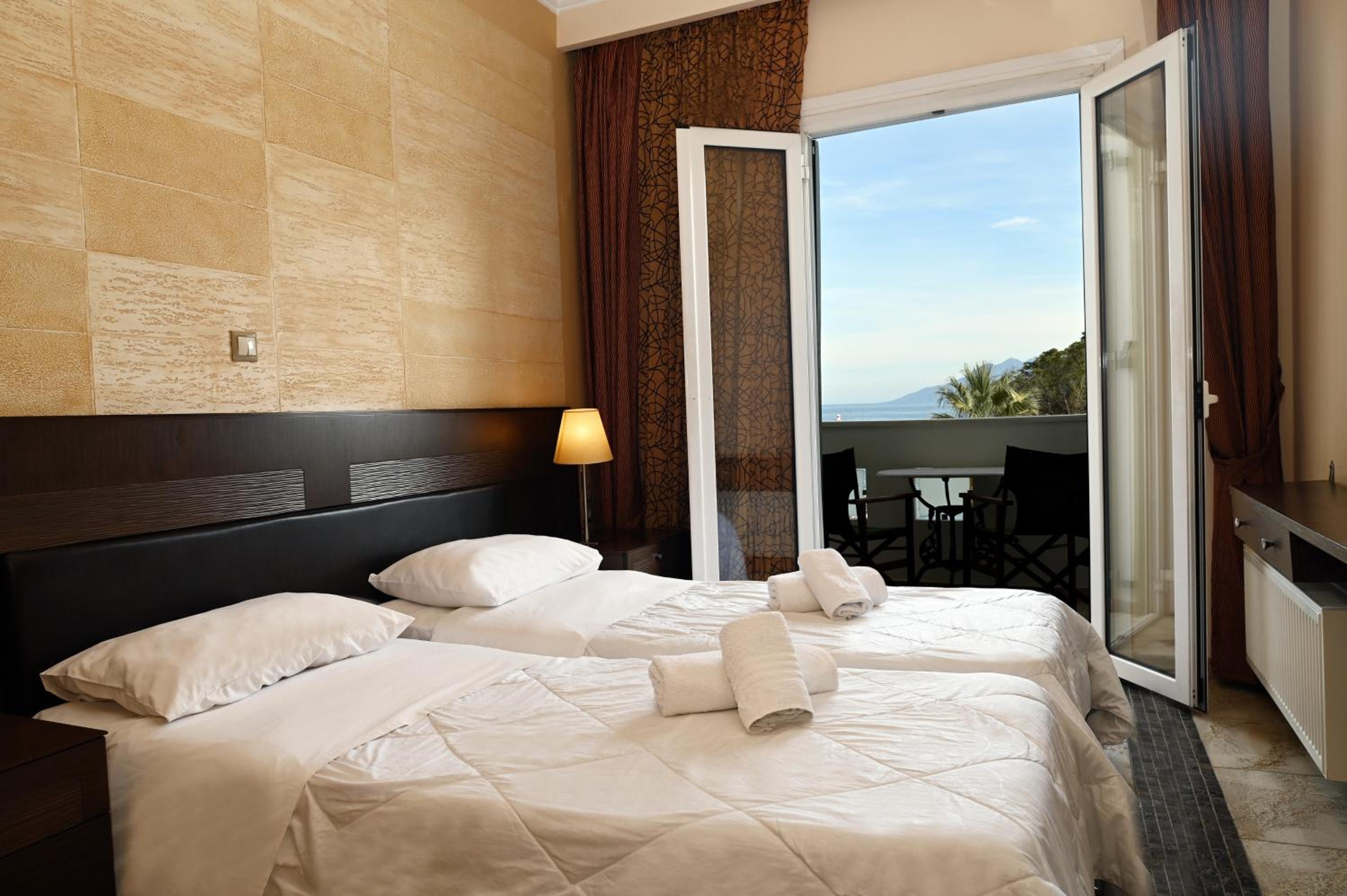 Twin Room with Sea View - Photo 3