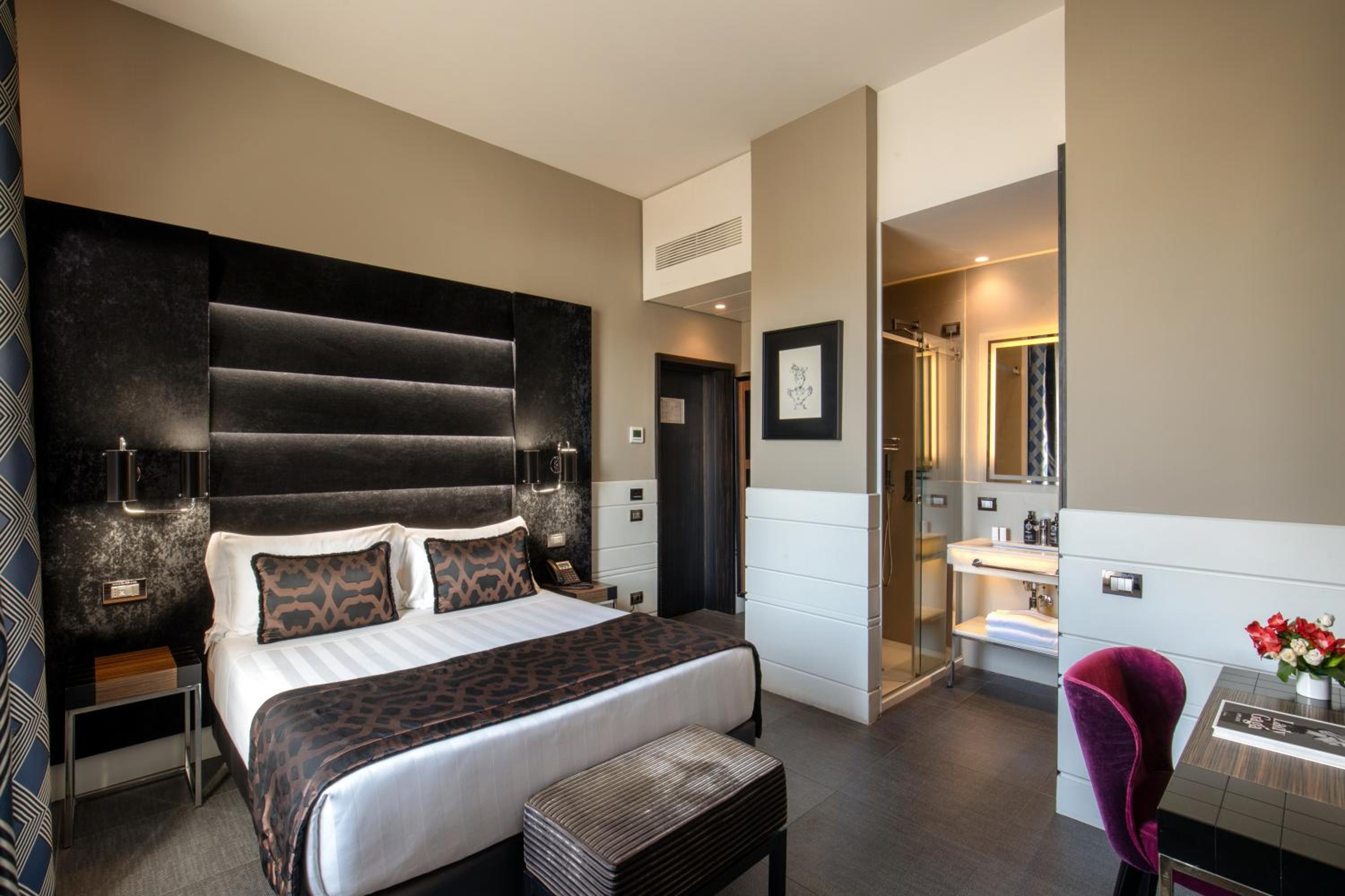 Classic Double or Twin Room thumbnail 6