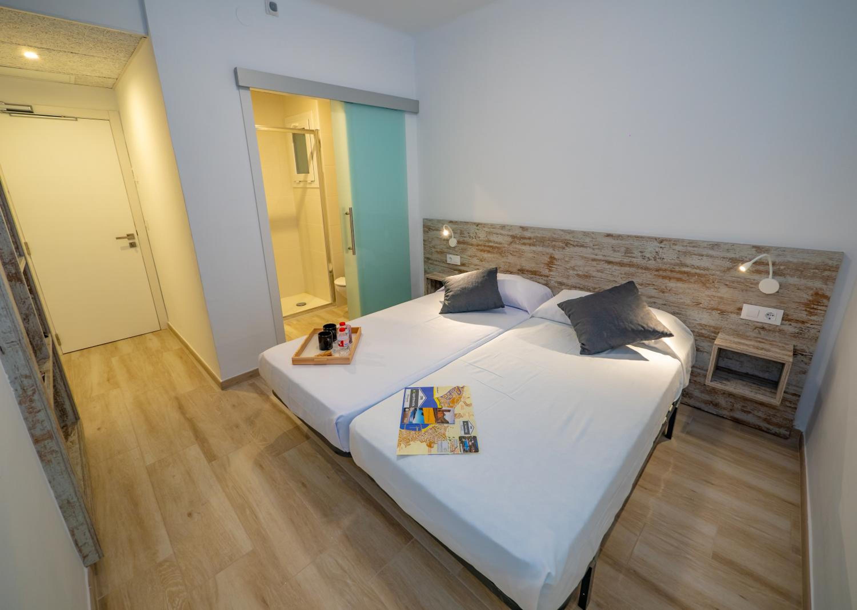 Twin Room with Shower photo 2