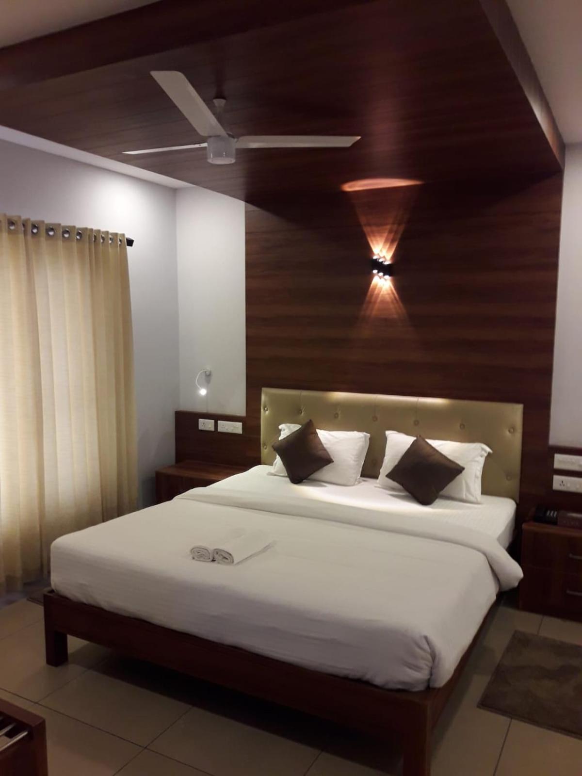 King Room With Balcony photo 2