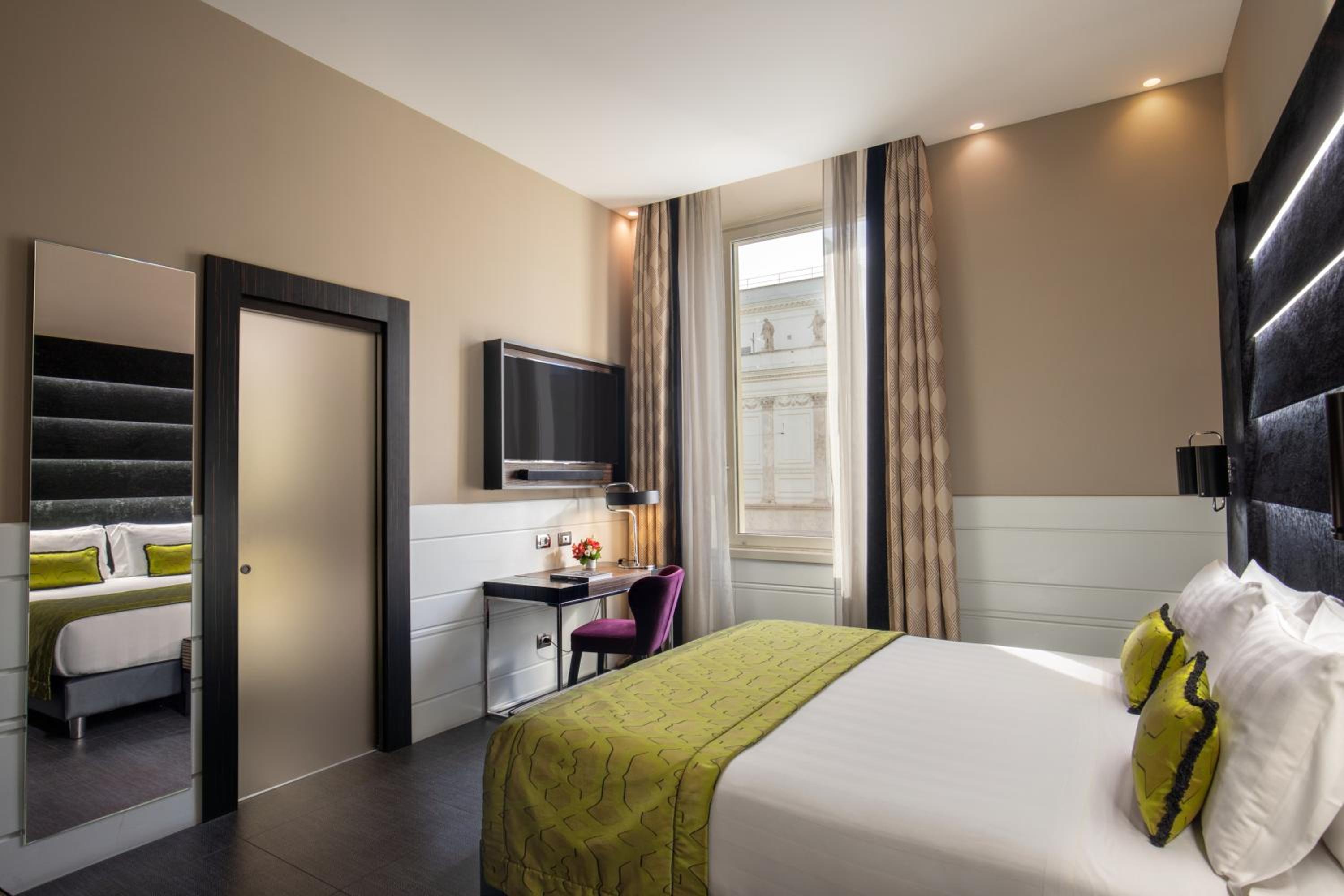 Deluxe Triple Room thumbnail 5