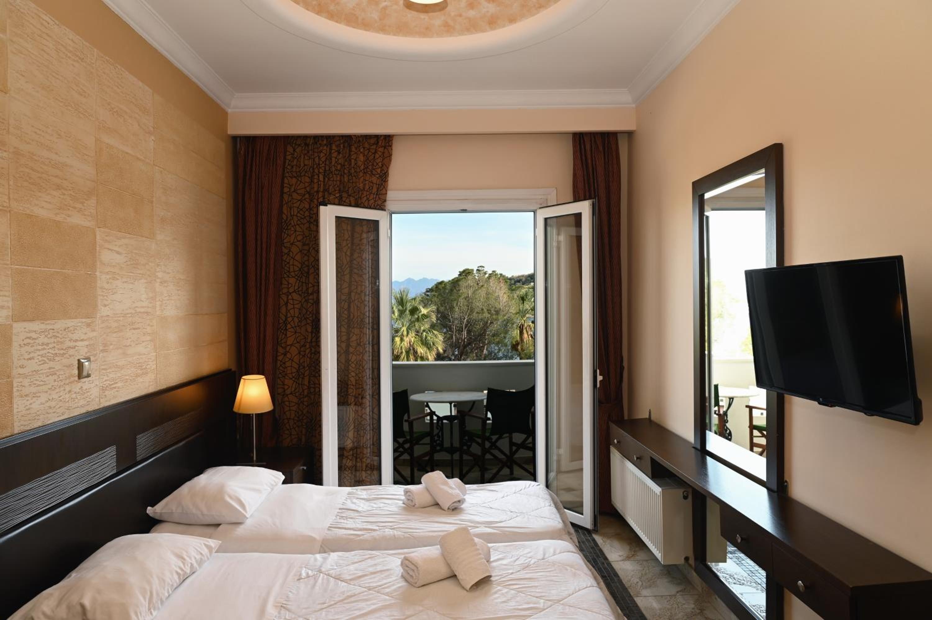 Twin Room with Sea View - Photo 1