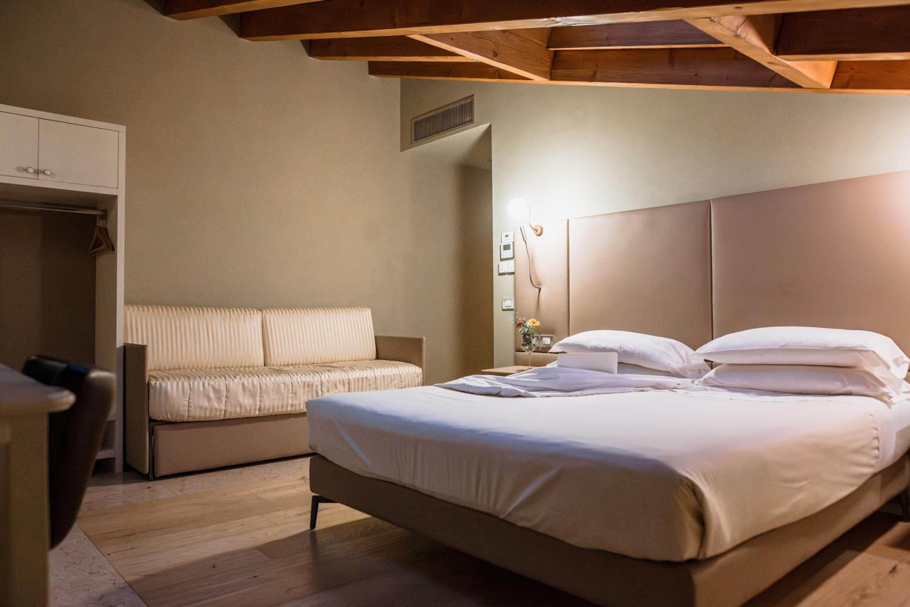 Superior Double Room - Photo 2