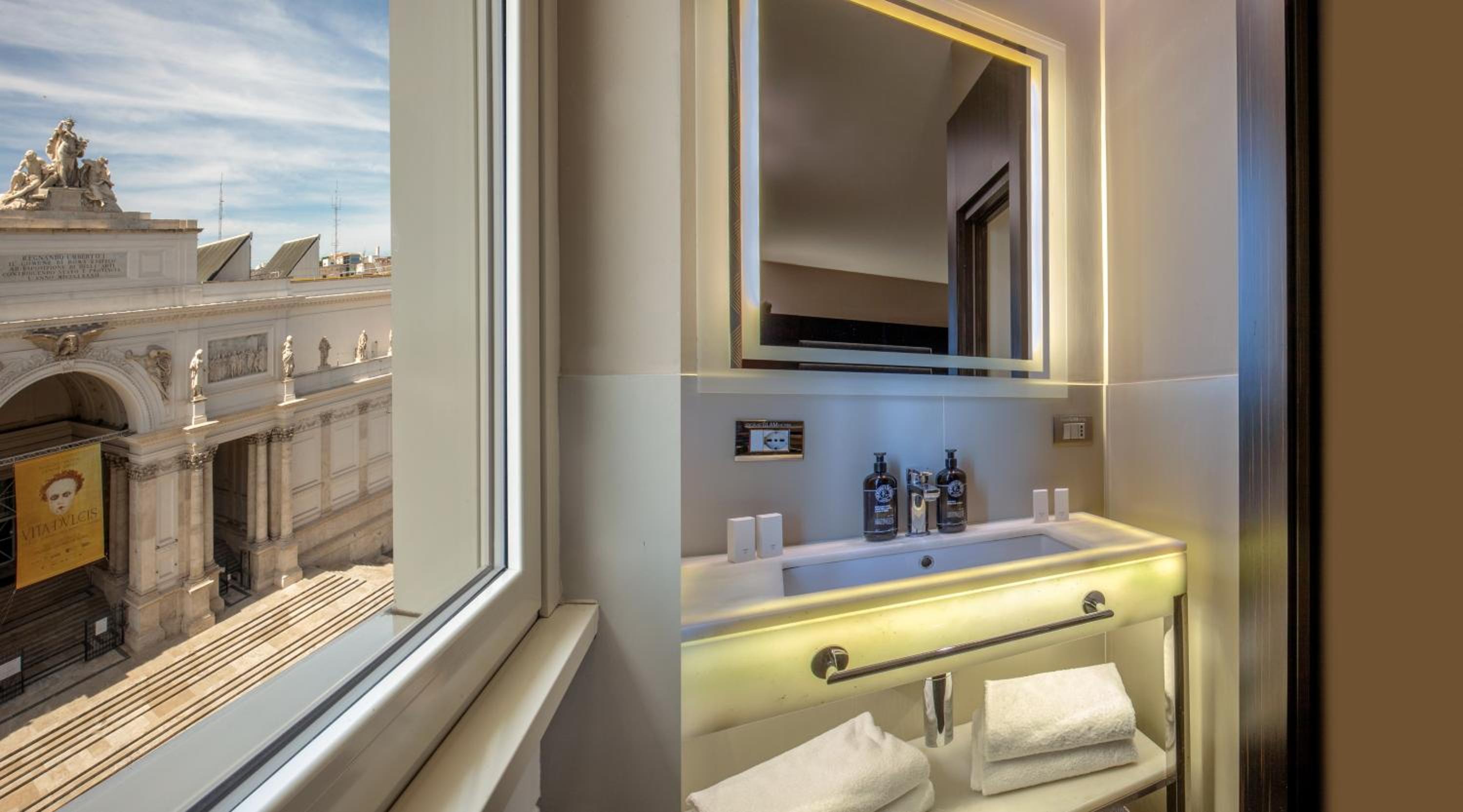 Quadruple Open Suite