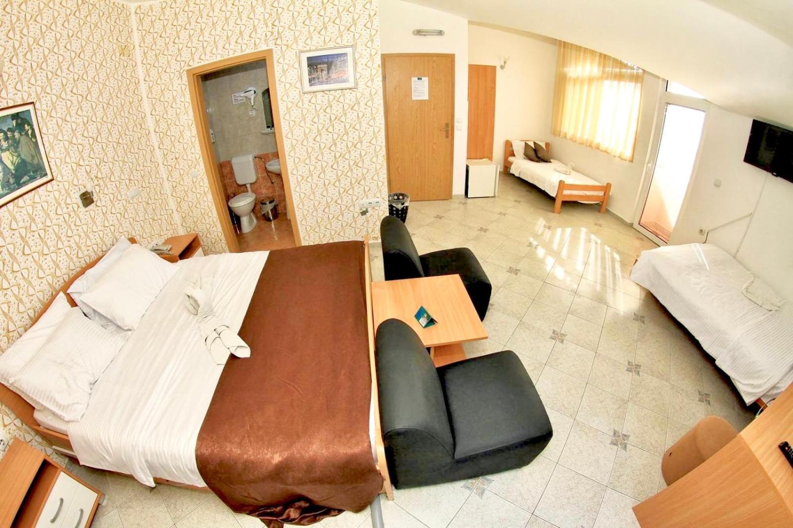 Comfort Quadruple Room - Photo 7
