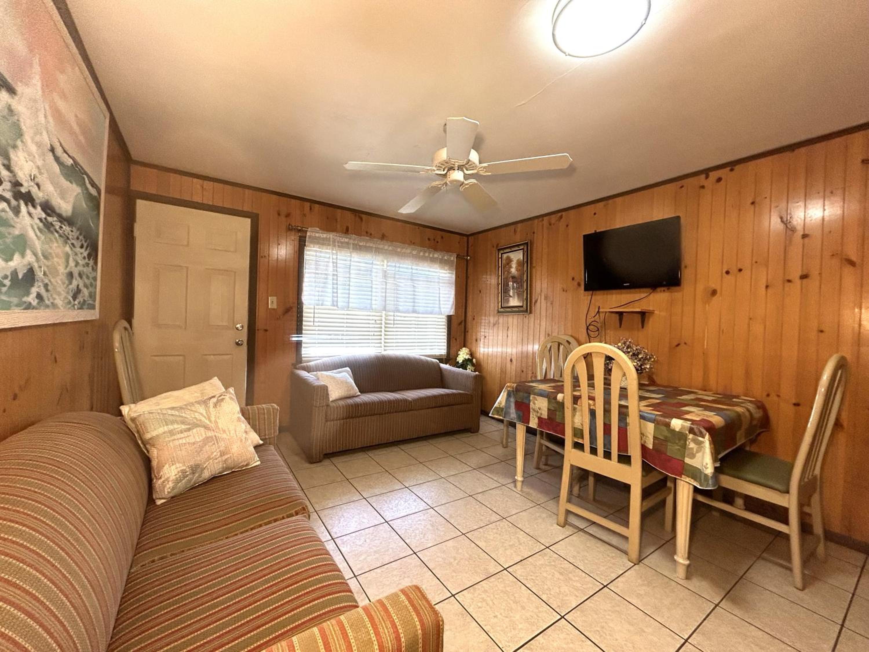 Superior Three Bedroom, Two Bathroom Apartment, City View  - Photo 1