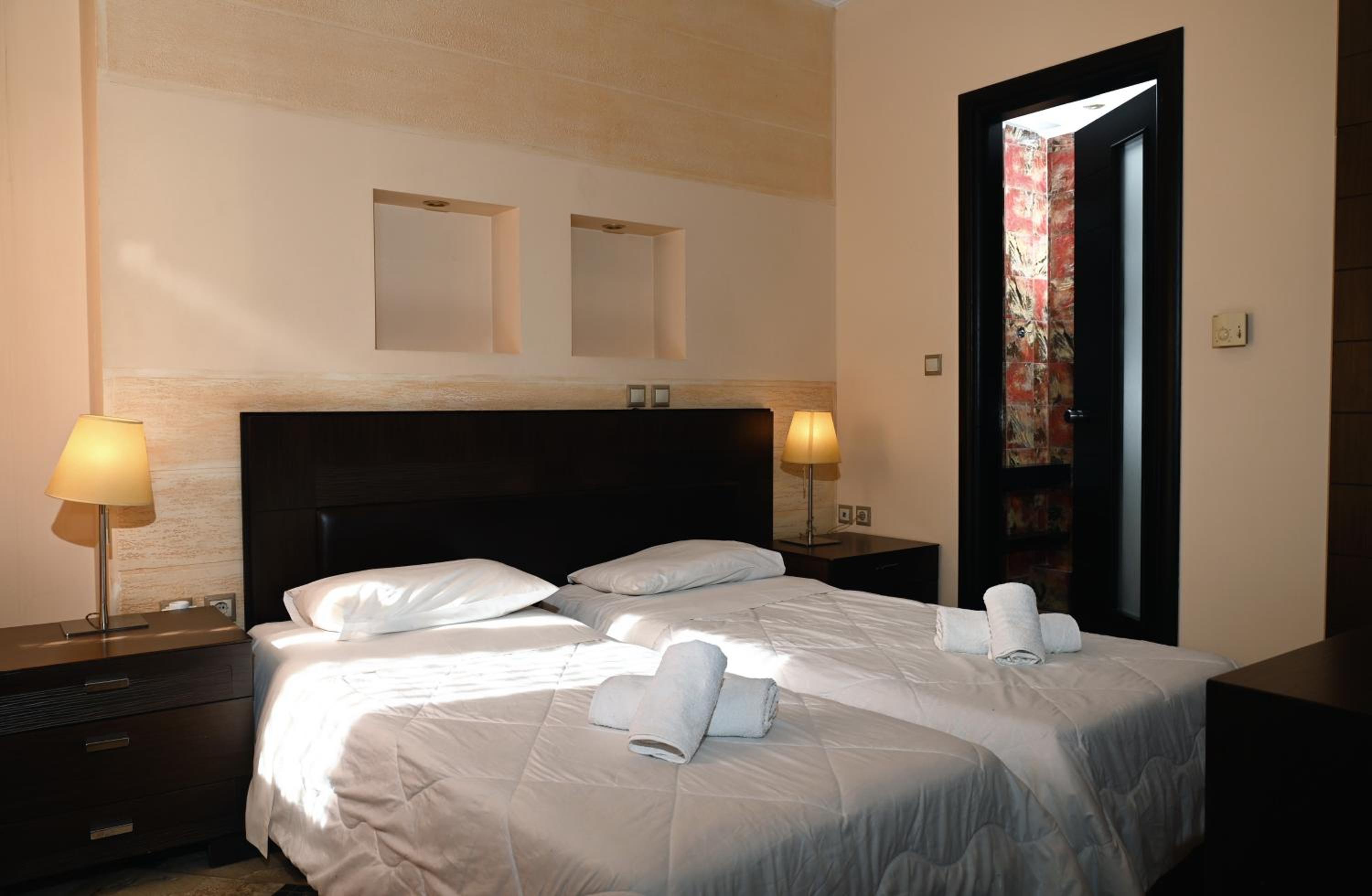 Economy Twin Room - Photo 1