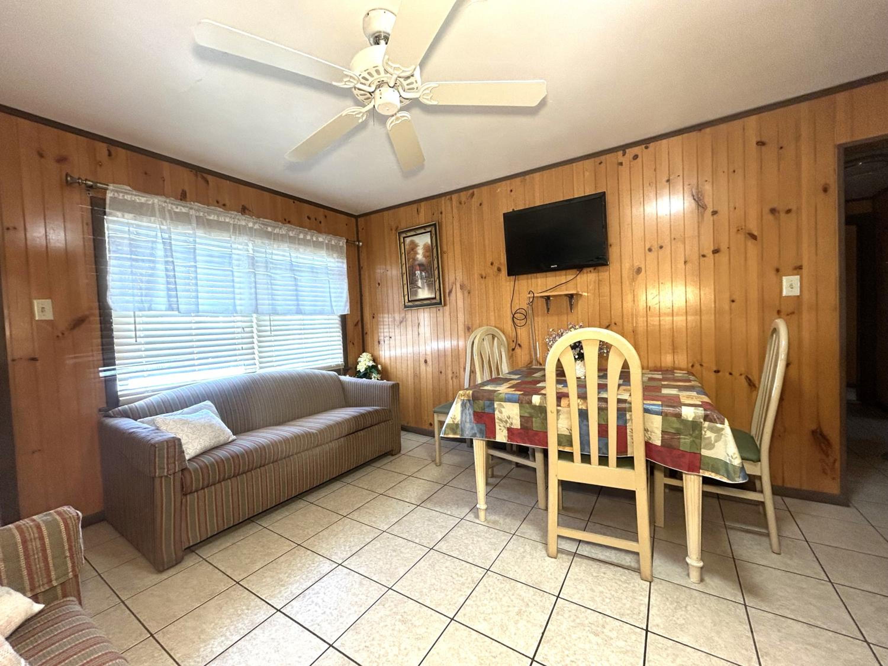 Superior Three Bedroom, Two Bathroom Apartment, City View  - Photo 5