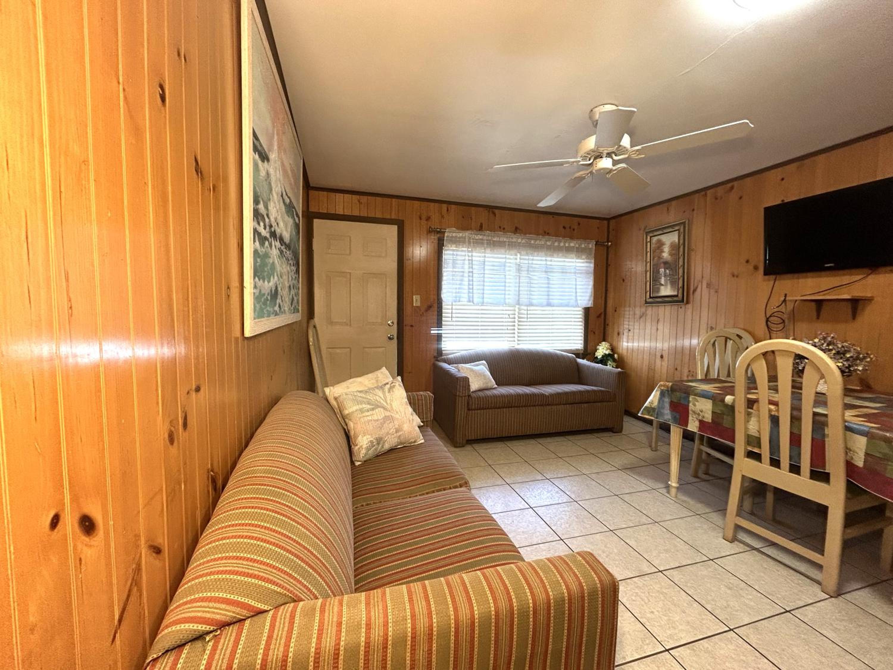 Superior Three Bedroom, Two Bathroom Apartment, City View  - Photo 6
