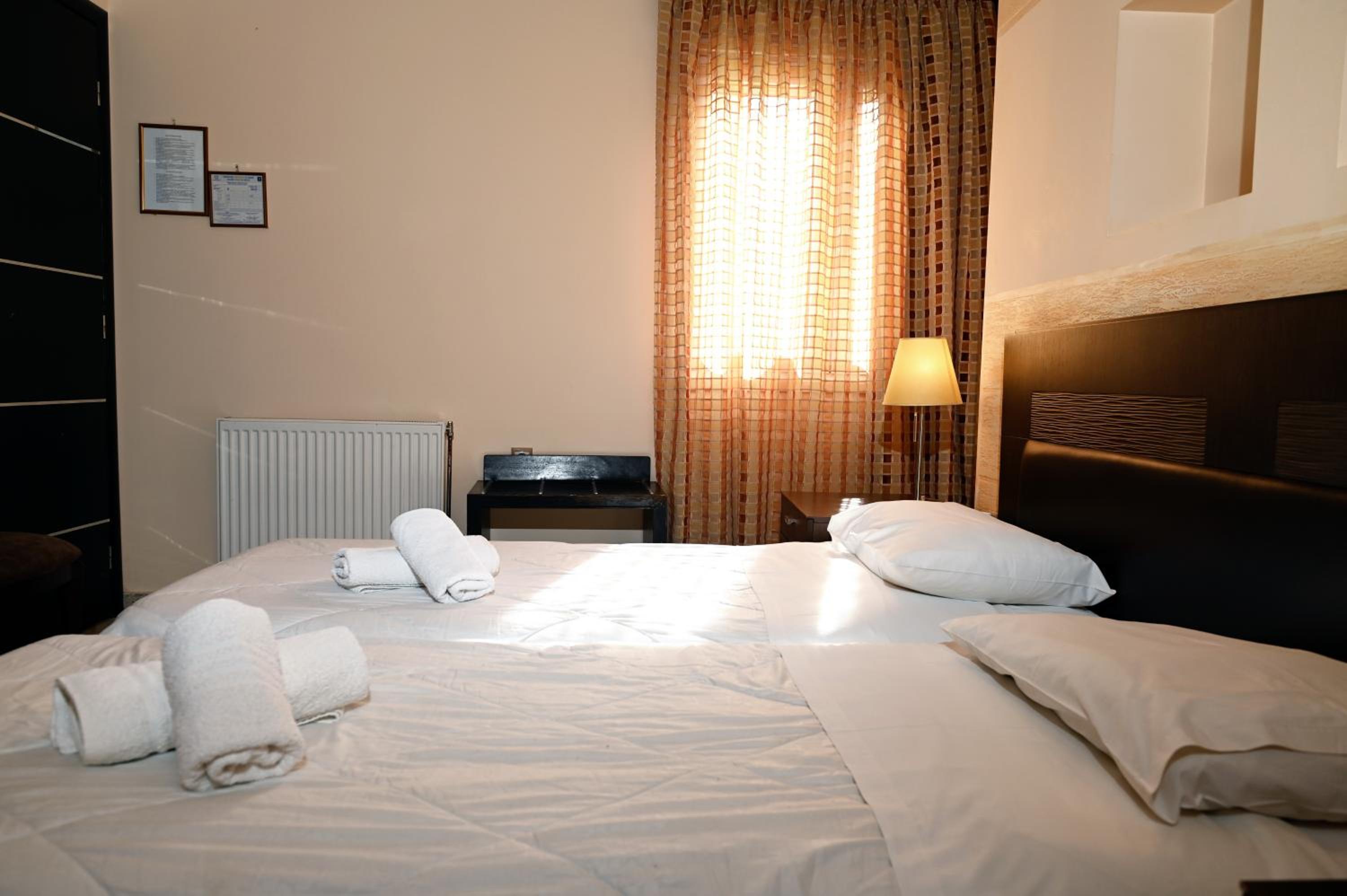Economy Twin Room - Photo 2