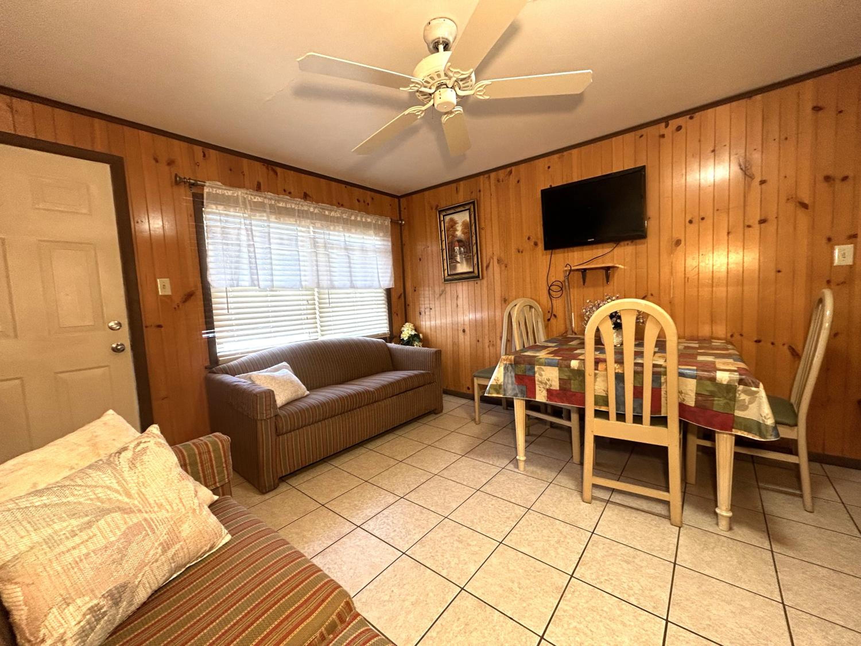 Superior Three Bedroom, Two Bathroom Apartment, City View  - Photo 14