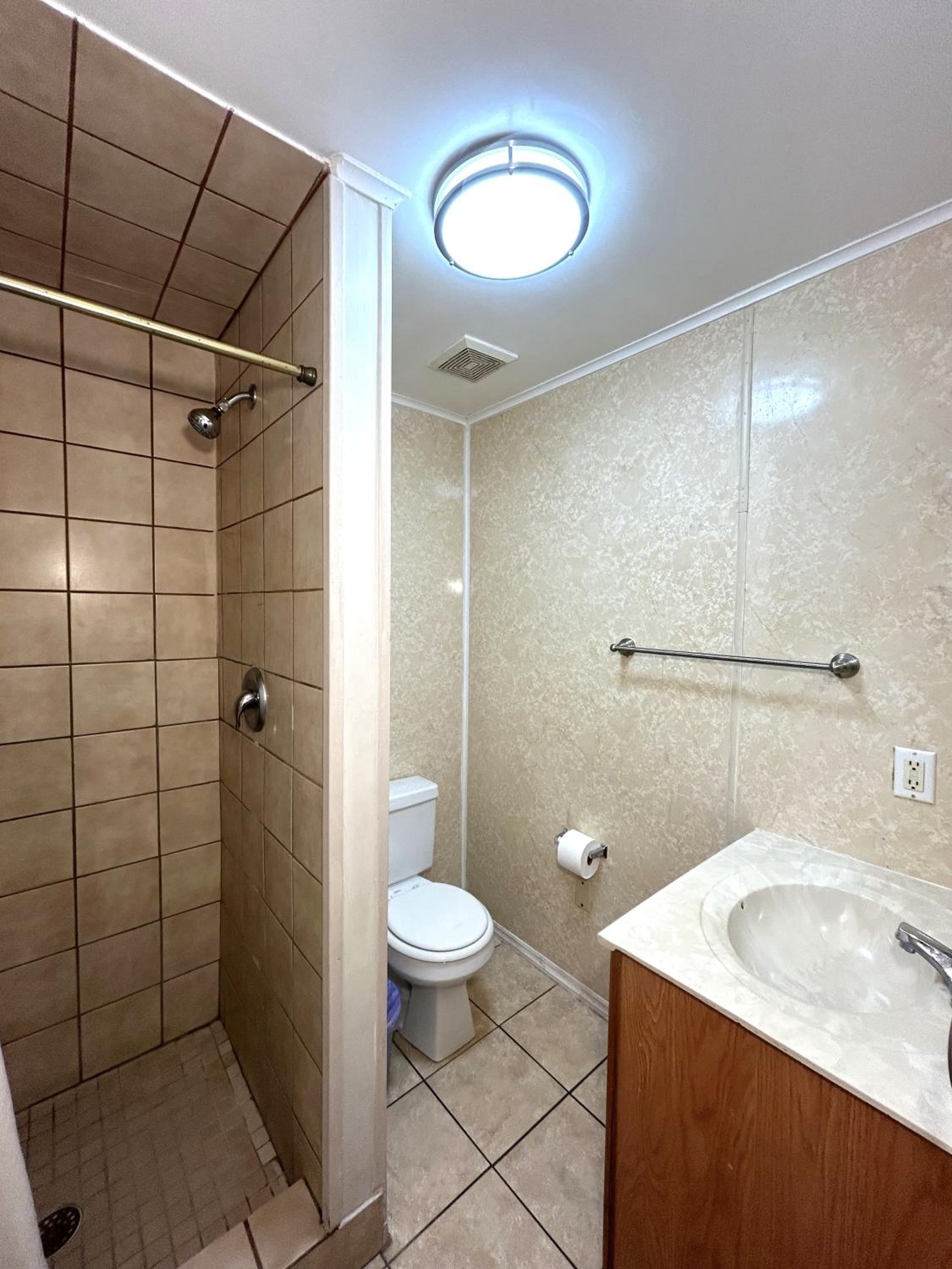 Superior Three Bedroom, Two Bathroom Apartment, City View  - Photo 8