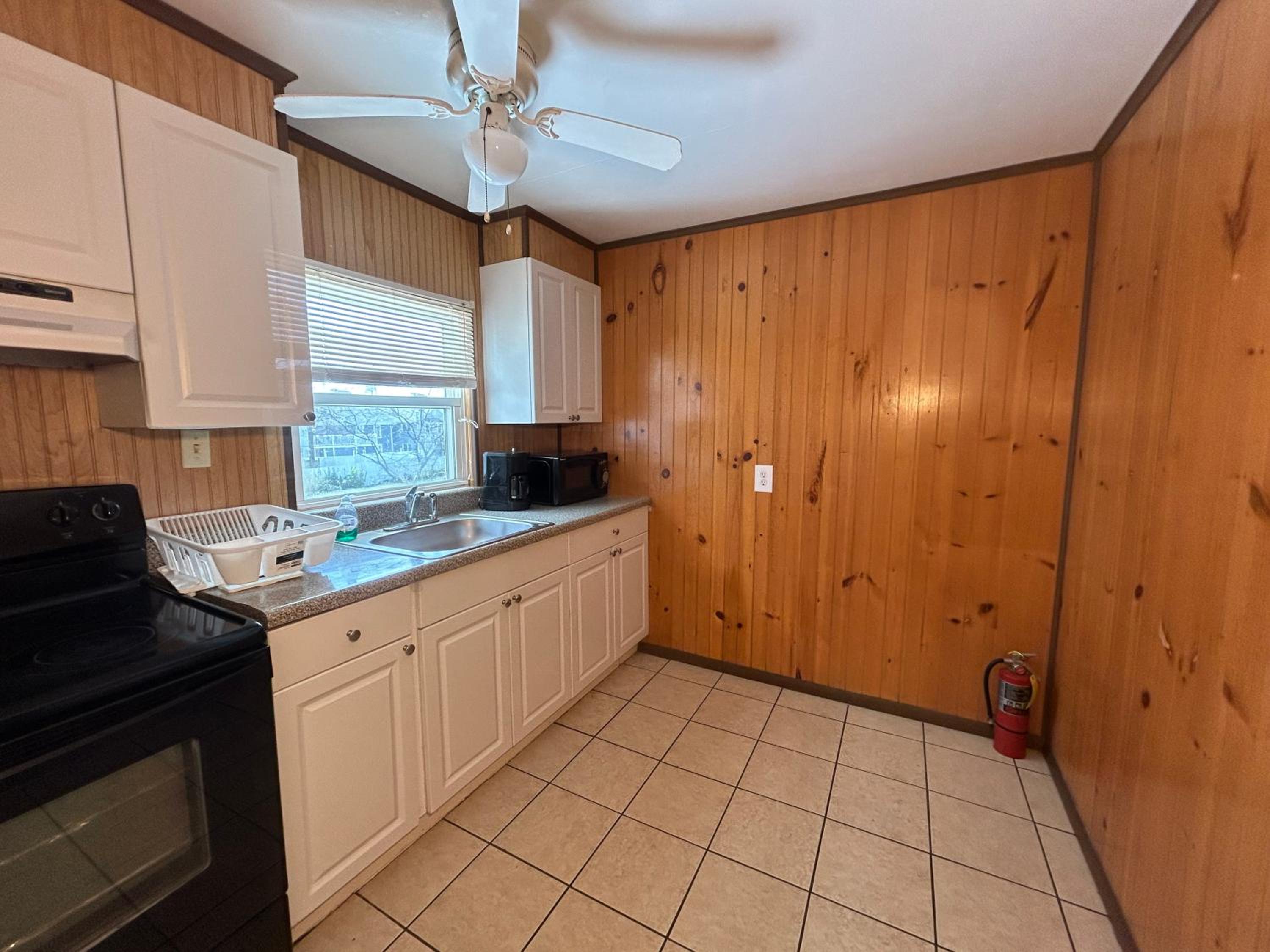 Superior Three Bedroom, Two Bathroom Apartment, City View  - Photo 24