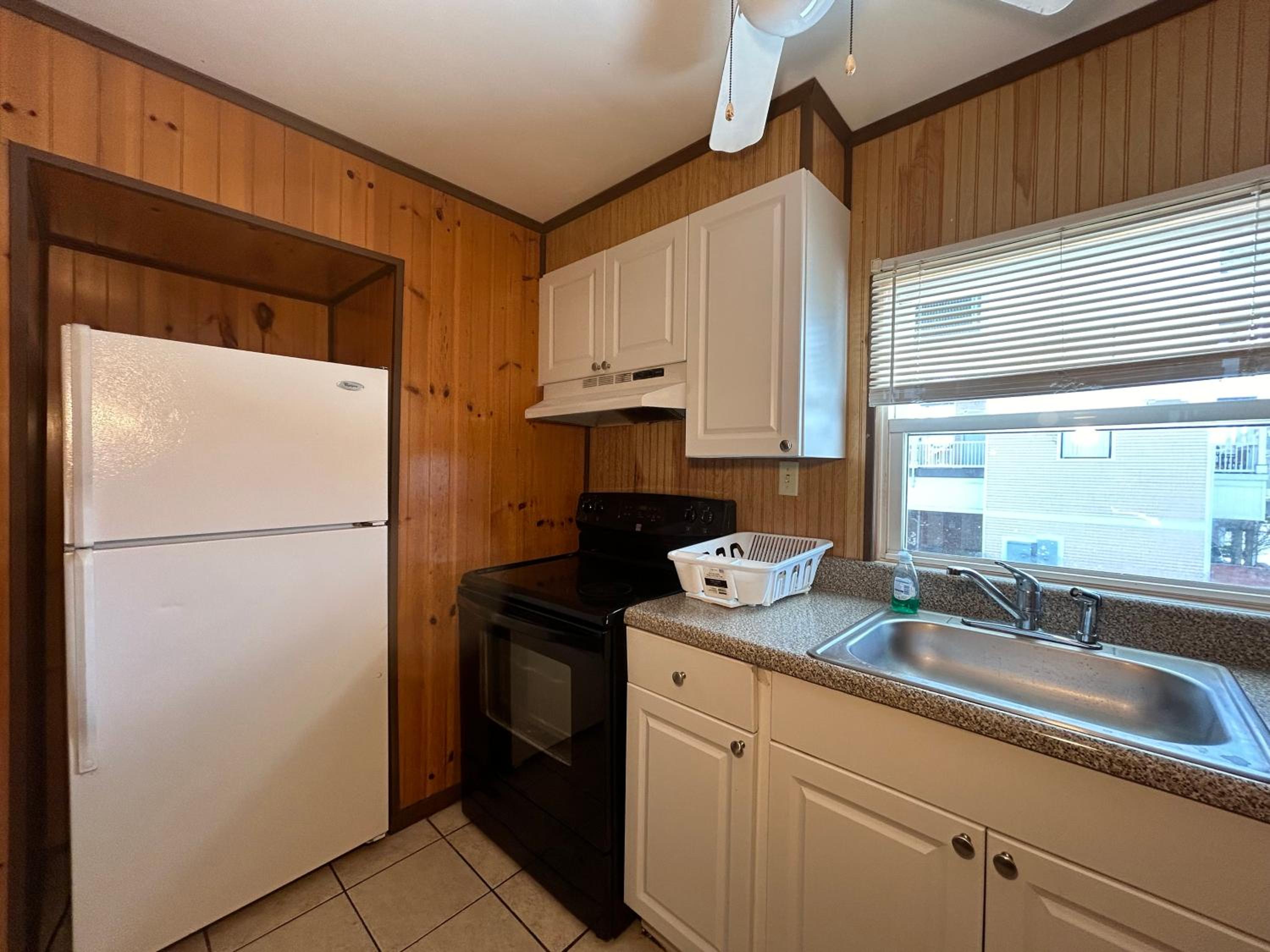 Superior Three Bedroom, Two Bathroom Apartment, City View  - Photo 23