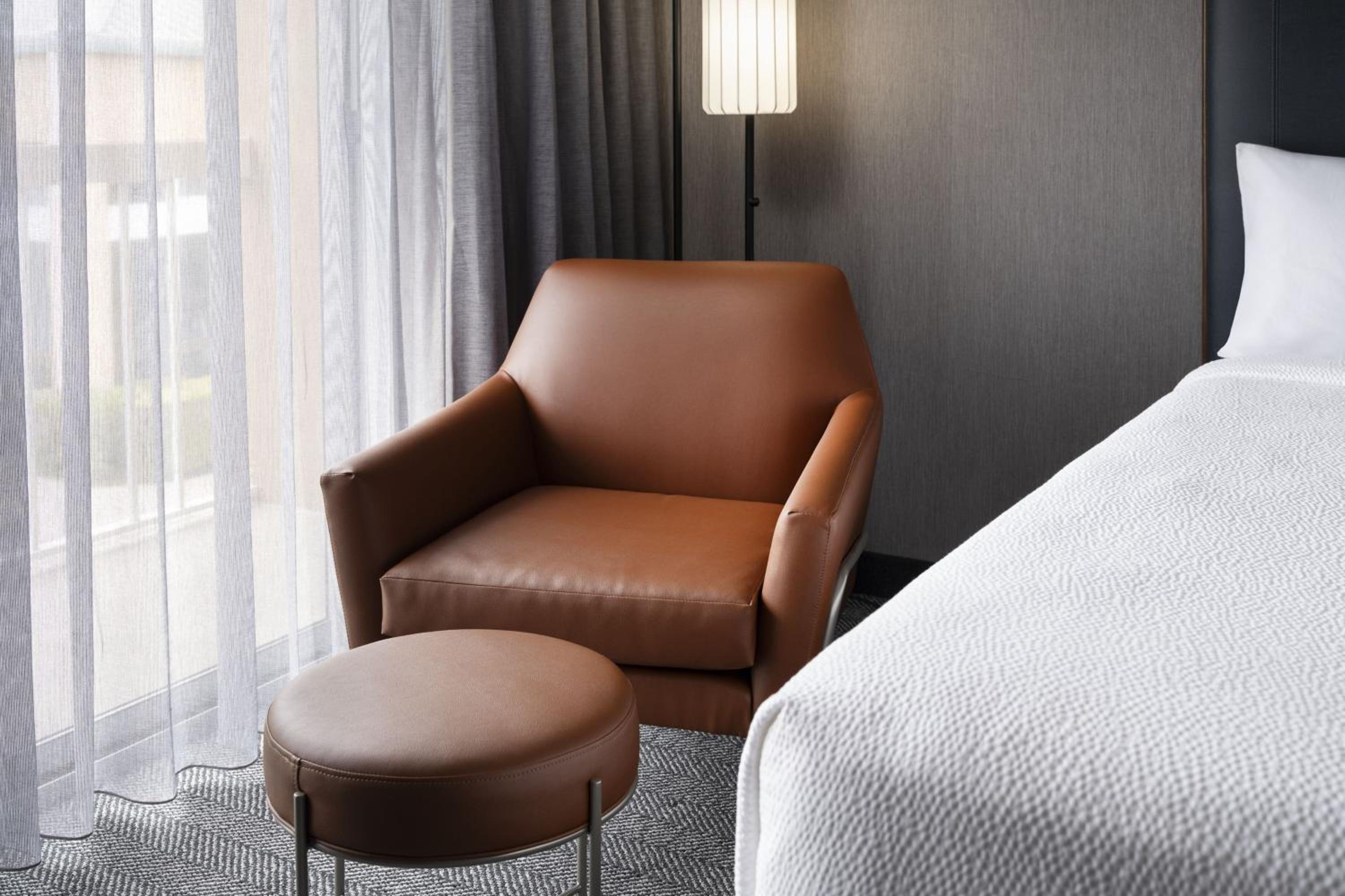 Queen Room with Two Queen Beds and Roll-in Shower - Mobility Accessible photo 3