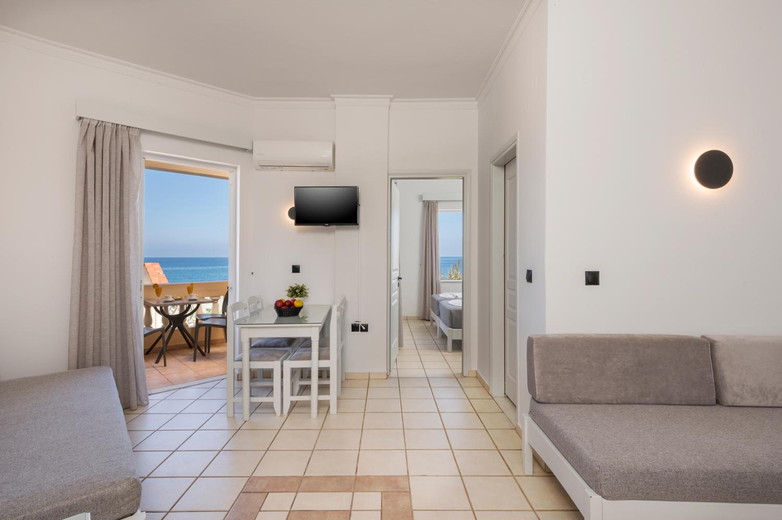 Seaside Suite - Photo 8