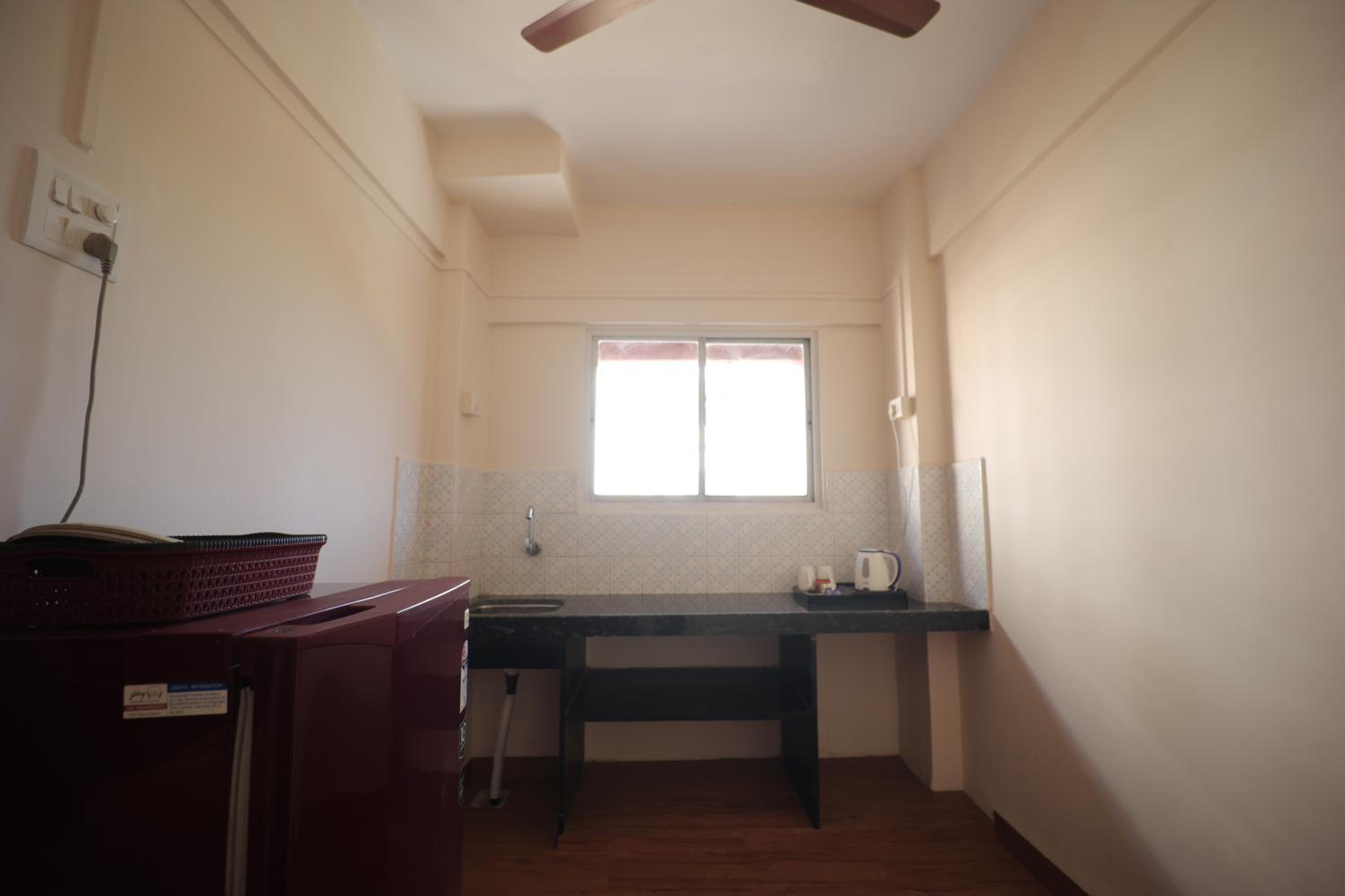 Deluxe One Bedroom Apartment - King Bed - Photo 9