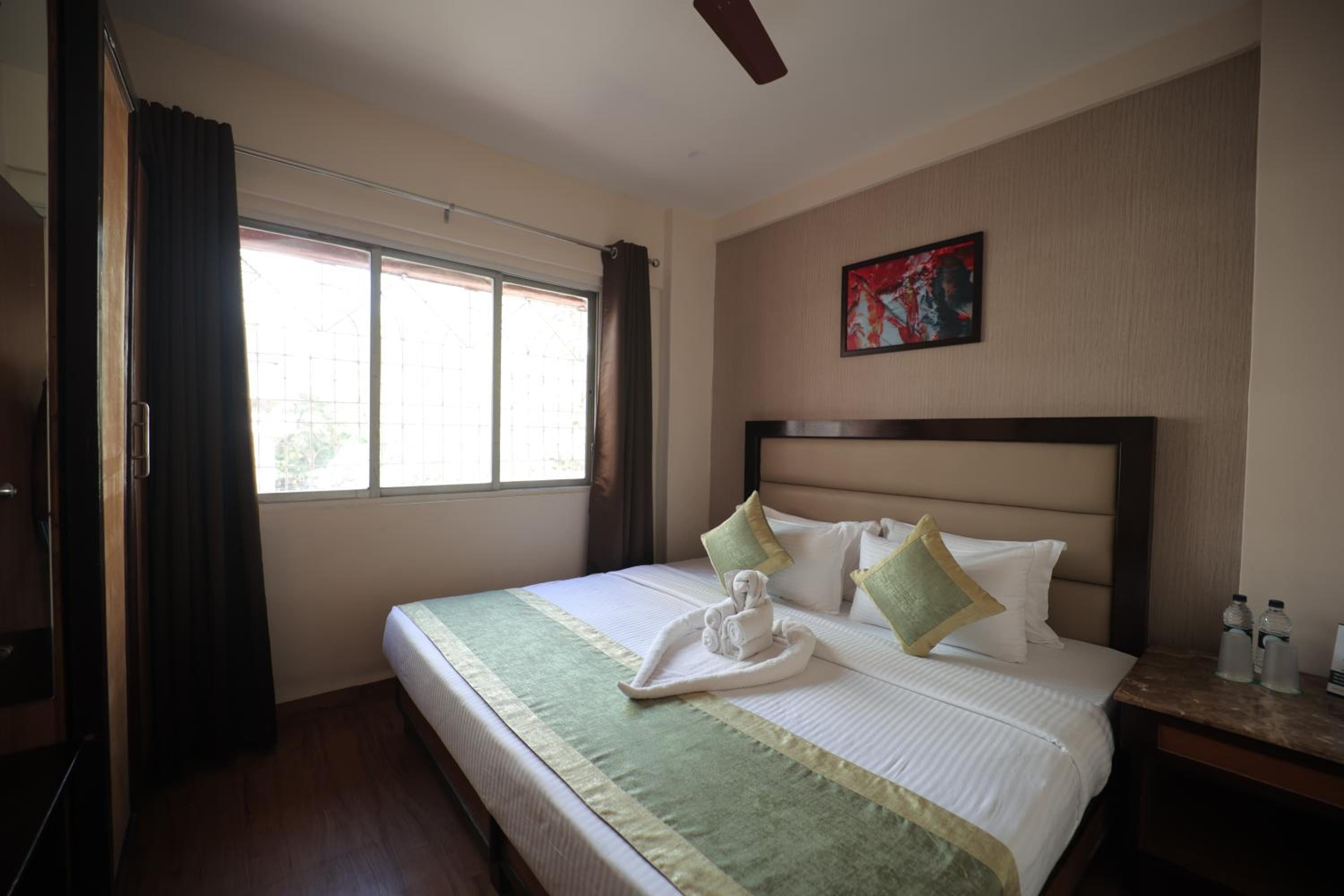 Deluxe One Bedroom Apartment - King Bed - Photo 1
